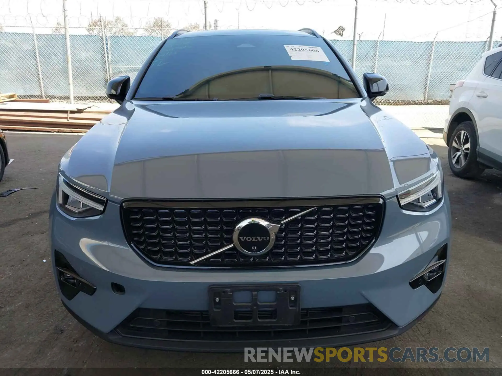 12 fotografías del automóvil dañado YV4L12UX9P2952245 VOLVO XC40 2023