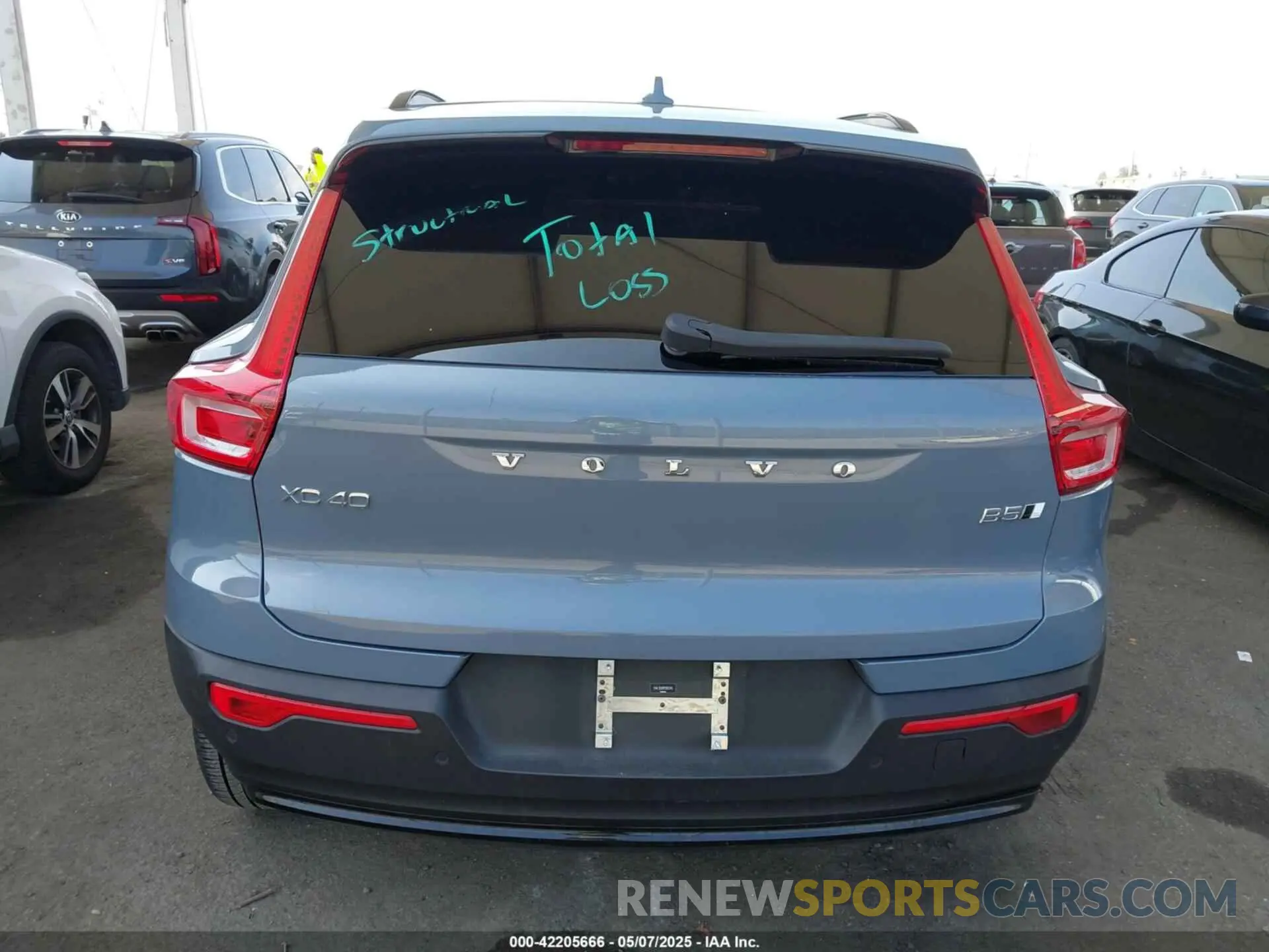 16 fotografías del automóvil dañado YV4L12UX9P2952245 VOLVO XC40 2023