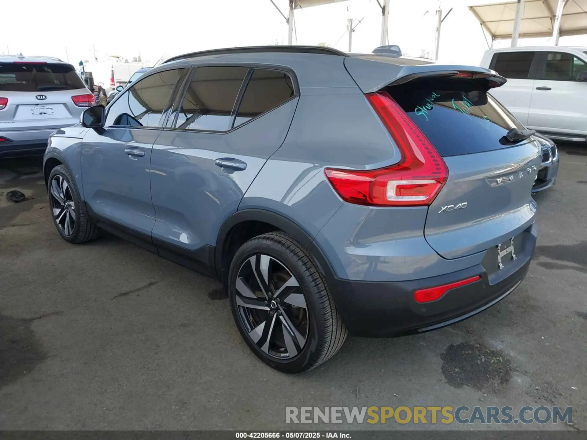 3 fotografías del automóvil dañado YV4L12UX9P2952245 VOLVO XC40 2023