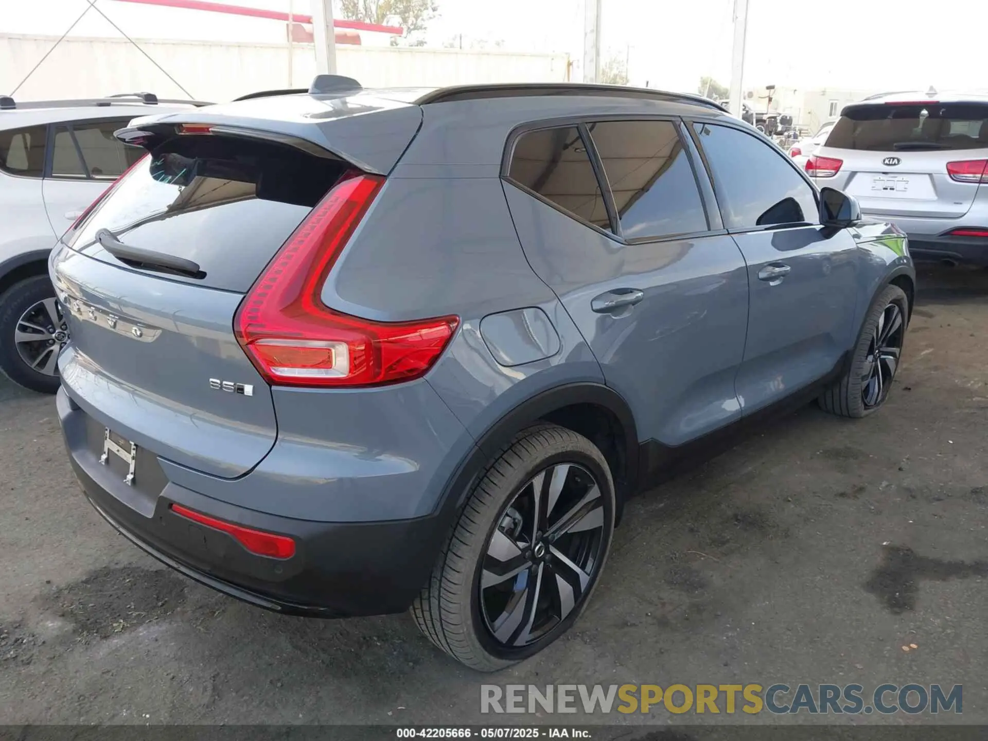 4 fotografías del automóvil dañado YV4L12UX9P2952245 VOLVO XC40 2023