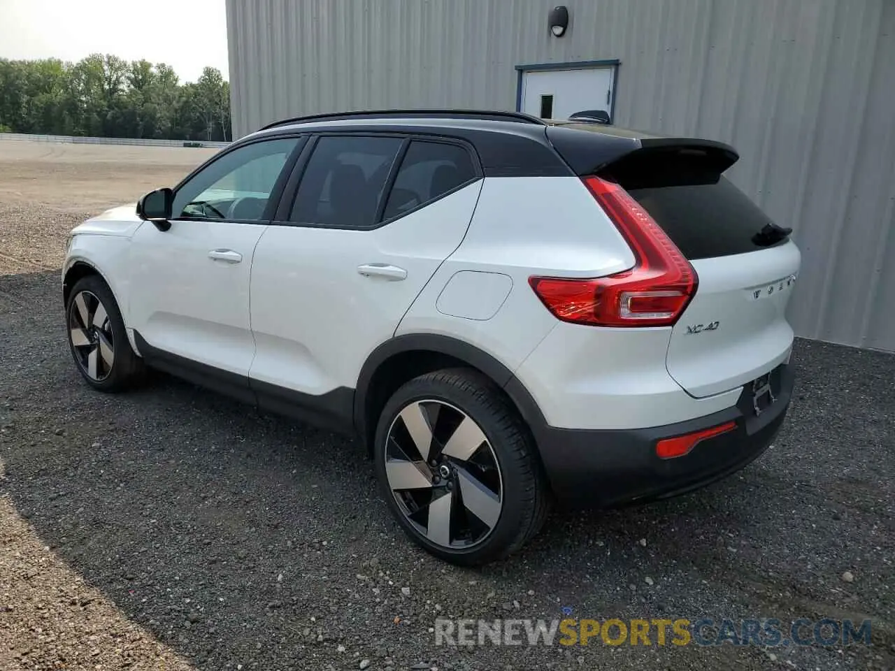 2 fotografías del automóvil dañado YV4EH3HL0R2289281 VOLVO XC40 2024