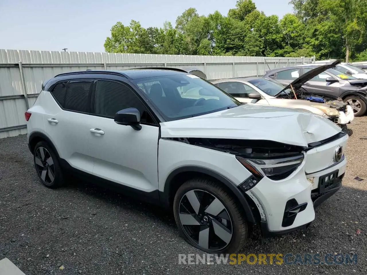 4 fotografías del automóvil dañado YV4EH3HL0R2289281 VOLVO XC40 2024