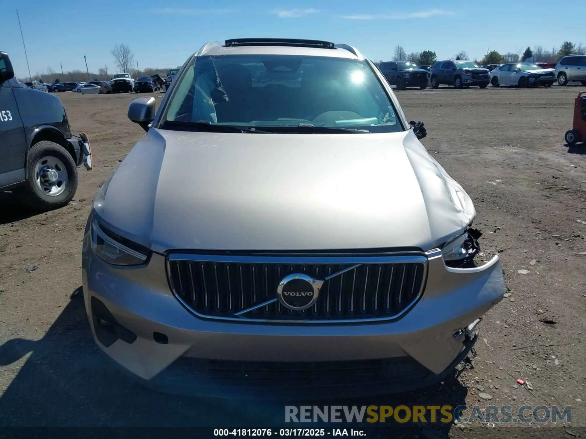 12 fotografías del automóvil dañado YV4L12UE3R2290695 VOLVO XC40 2024