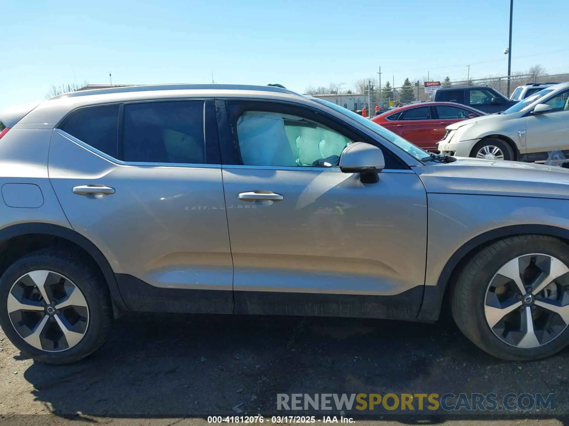13 fotografías del automóvil dañado YV4L12UE3R2290695 VOLVO XC40 2024
