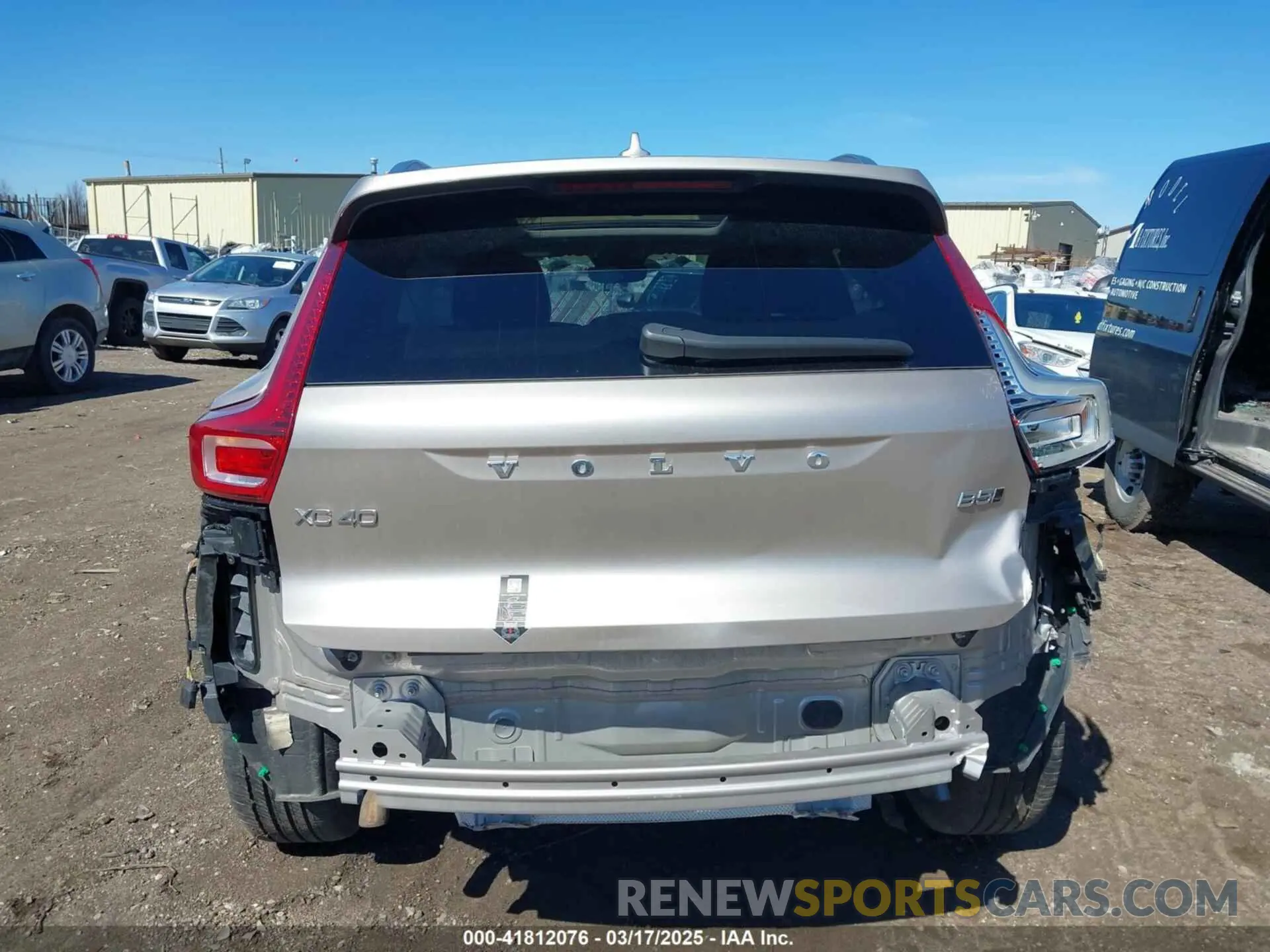 16 fotografías del automóvil dañado YV4L12UE3R2290695 VOLVO XC40 2024