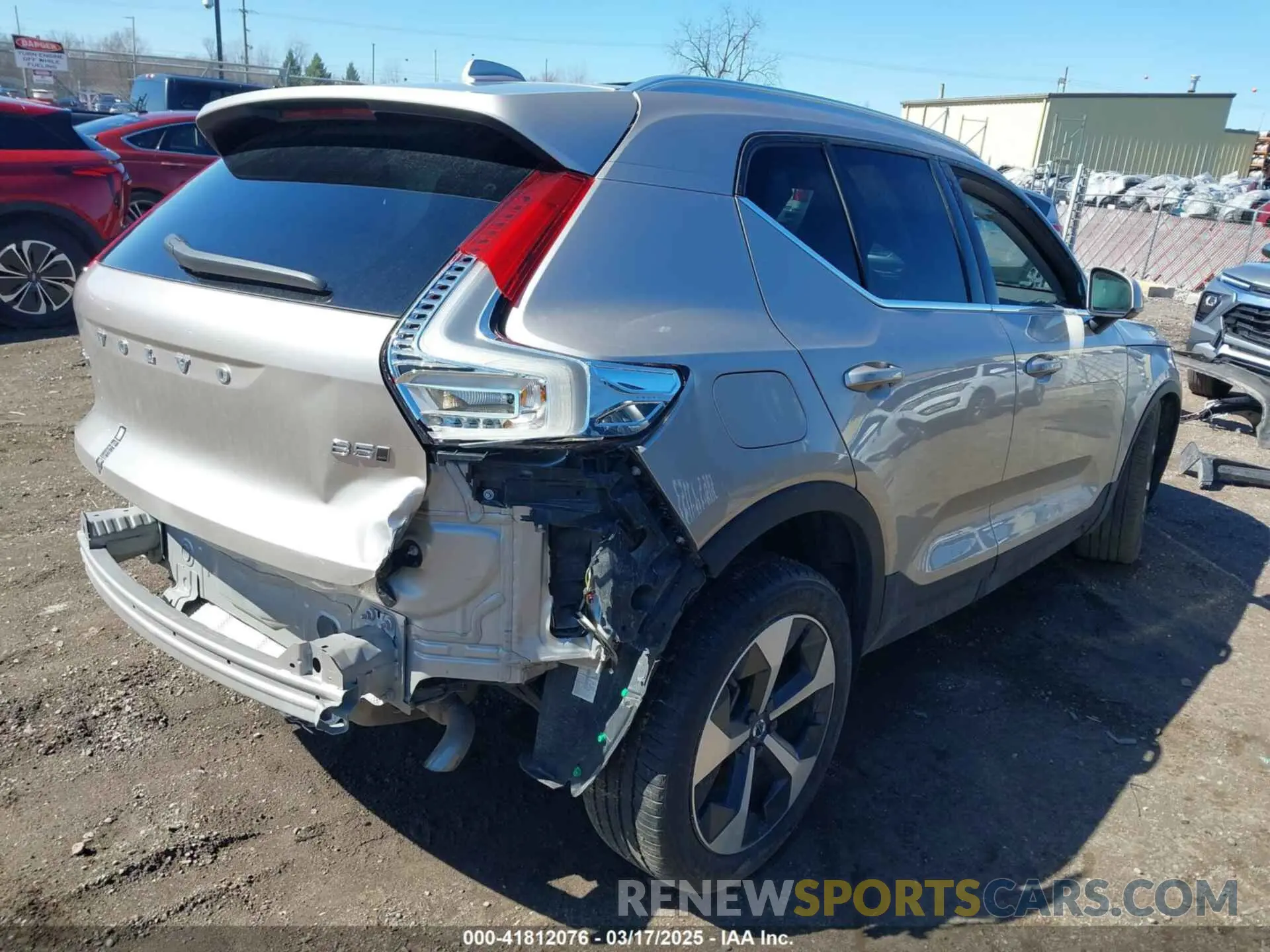 4 fotografías del automóvil dañado YV4L12UE3R2290695 VOLVO XC40 2024