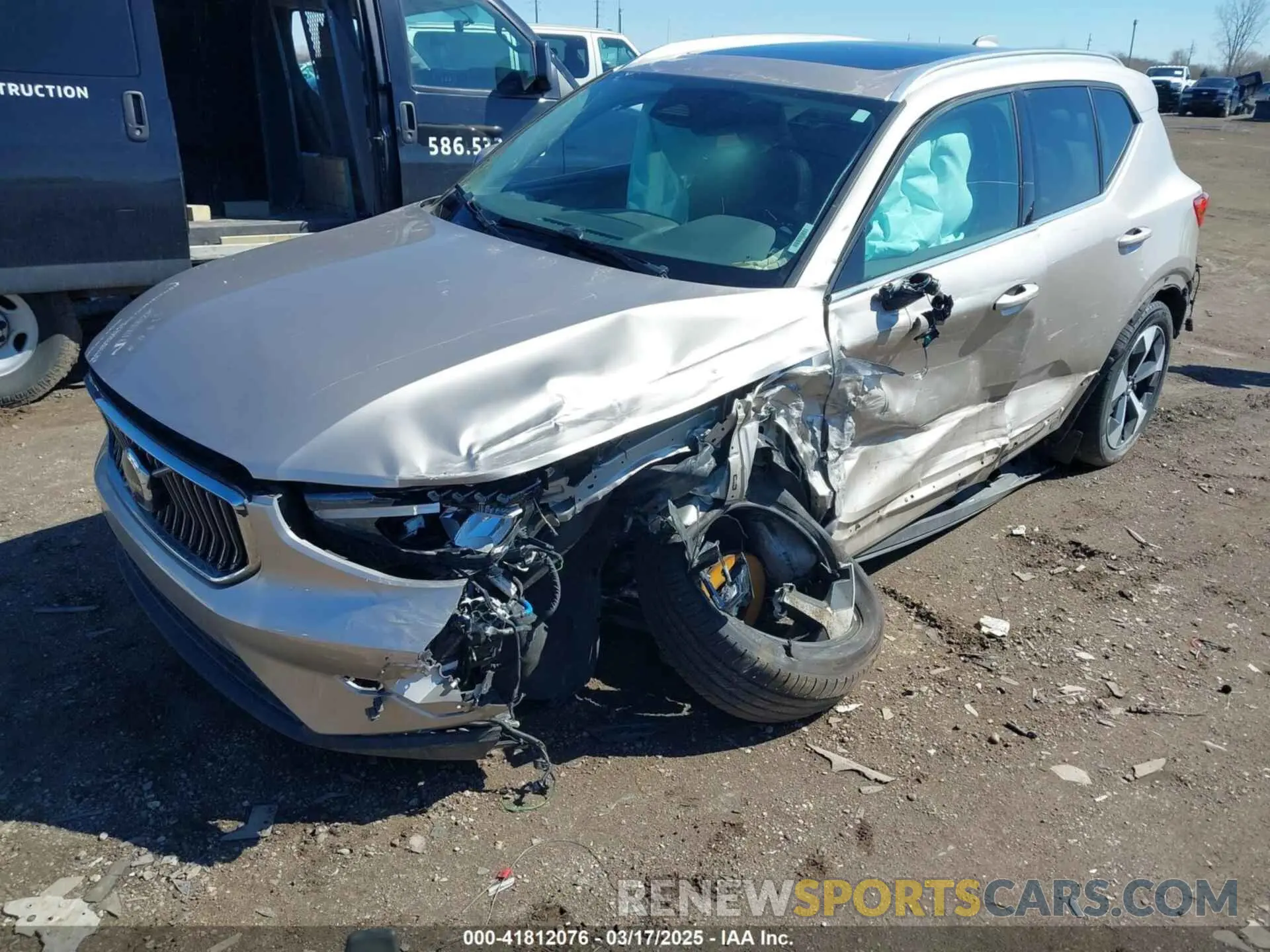 6 fotografías del automóvil dañado YV4L12UE3R2290695 VOLVO XC40 2024