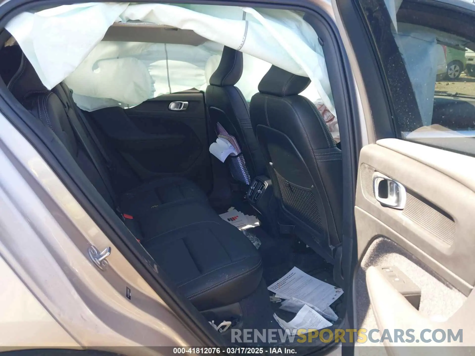 8 fotografías del automóvil dañado YV4L12UE3R2290695 VOLVO XC40 2024