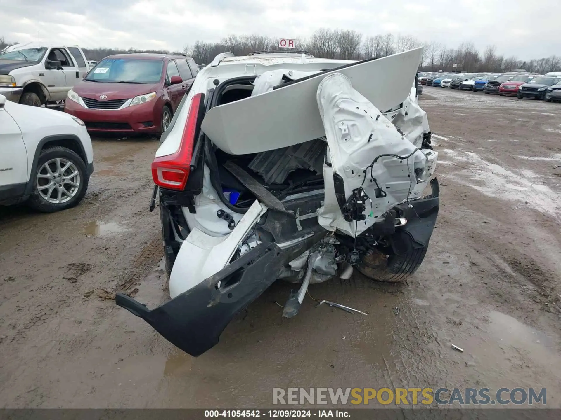 11 fotografías del automóvil dañado YV4L12UE5R2339783 VOLVO XC40 2024