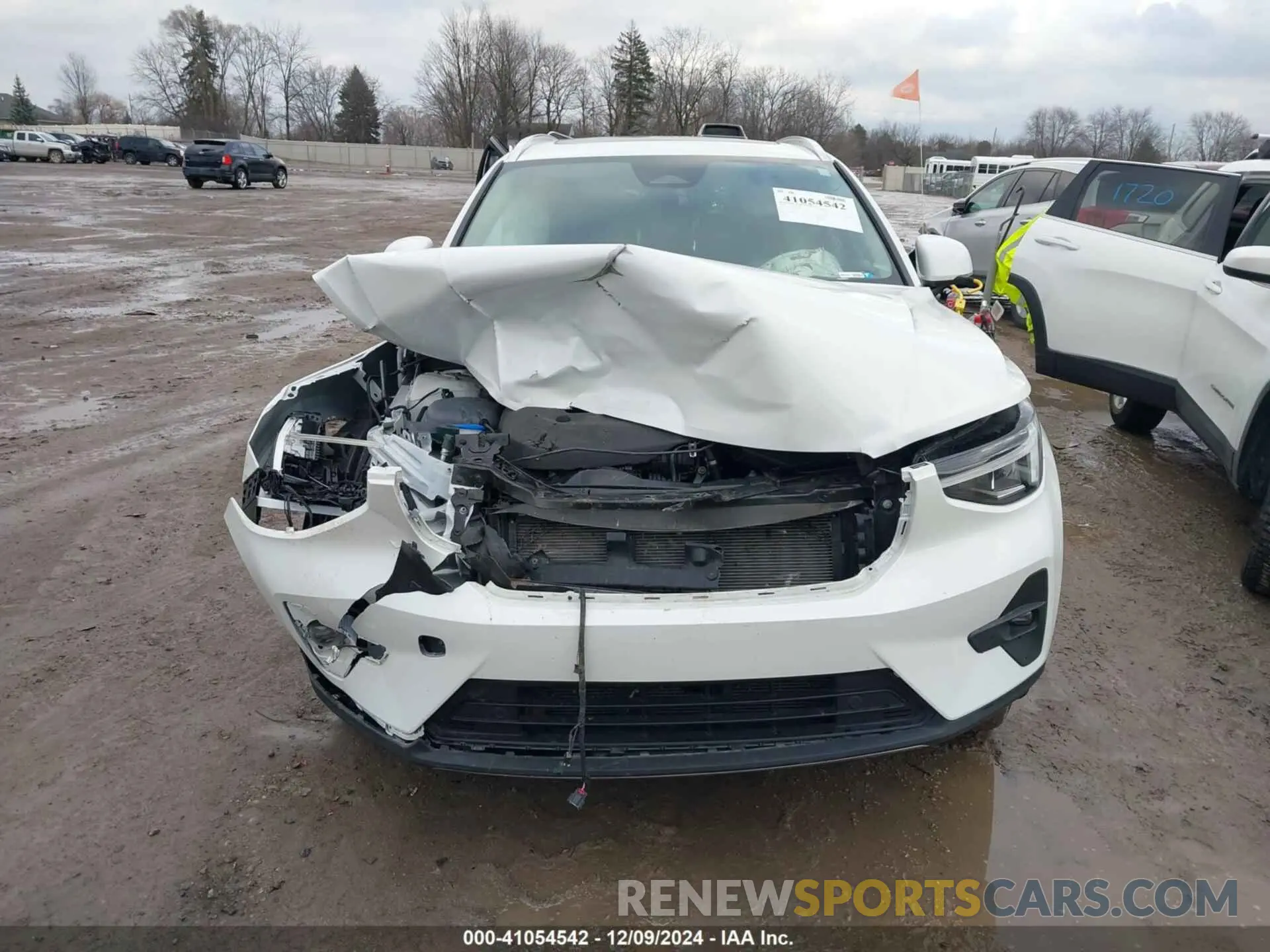 12 fotografías del automóvil dañado YV4L12UE5R2339783 VOLVO XC40 2024