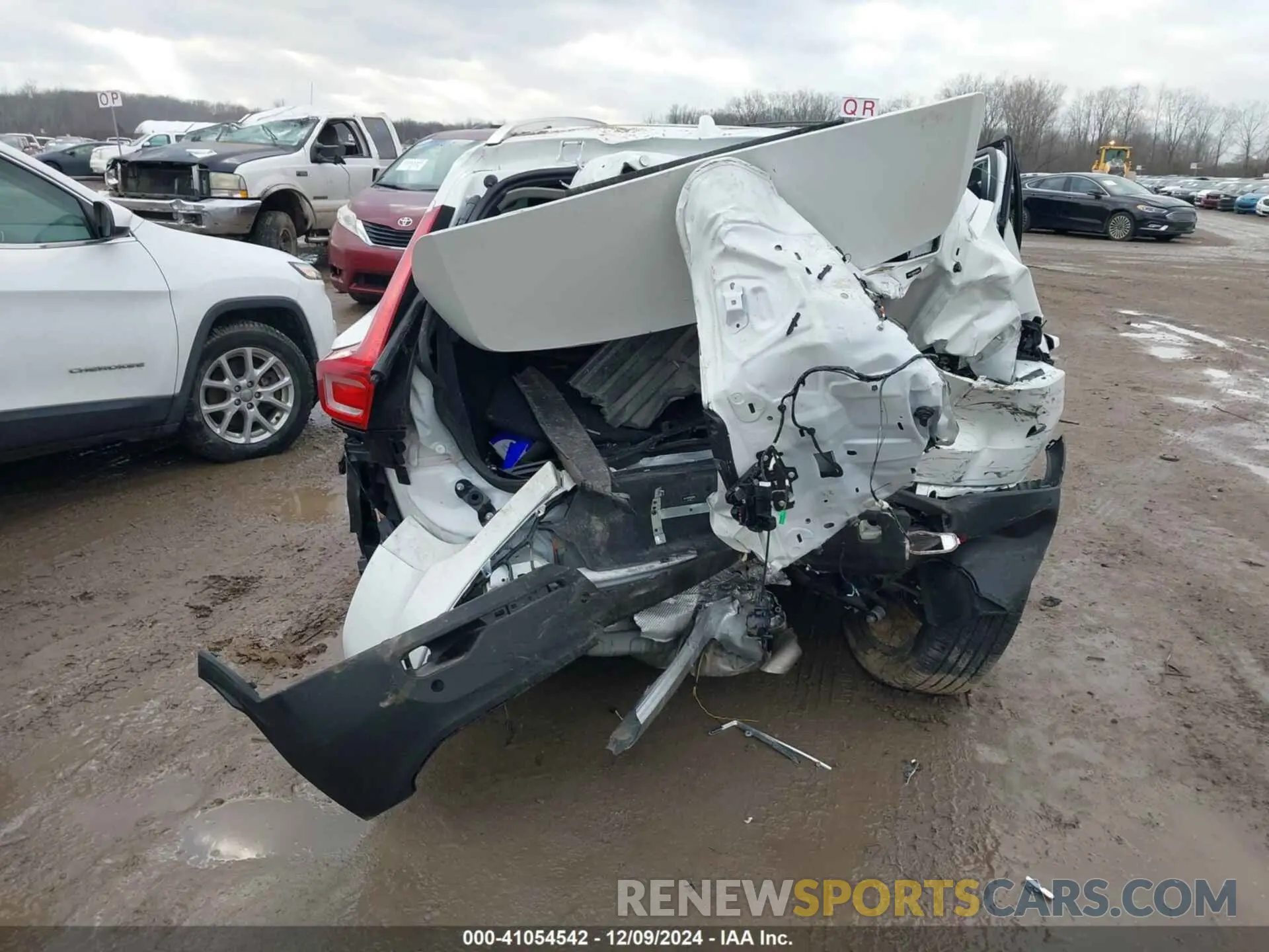16 fotografías del automóvil dañado YV4L12UE5R2339783 VOLVO XC40 2024