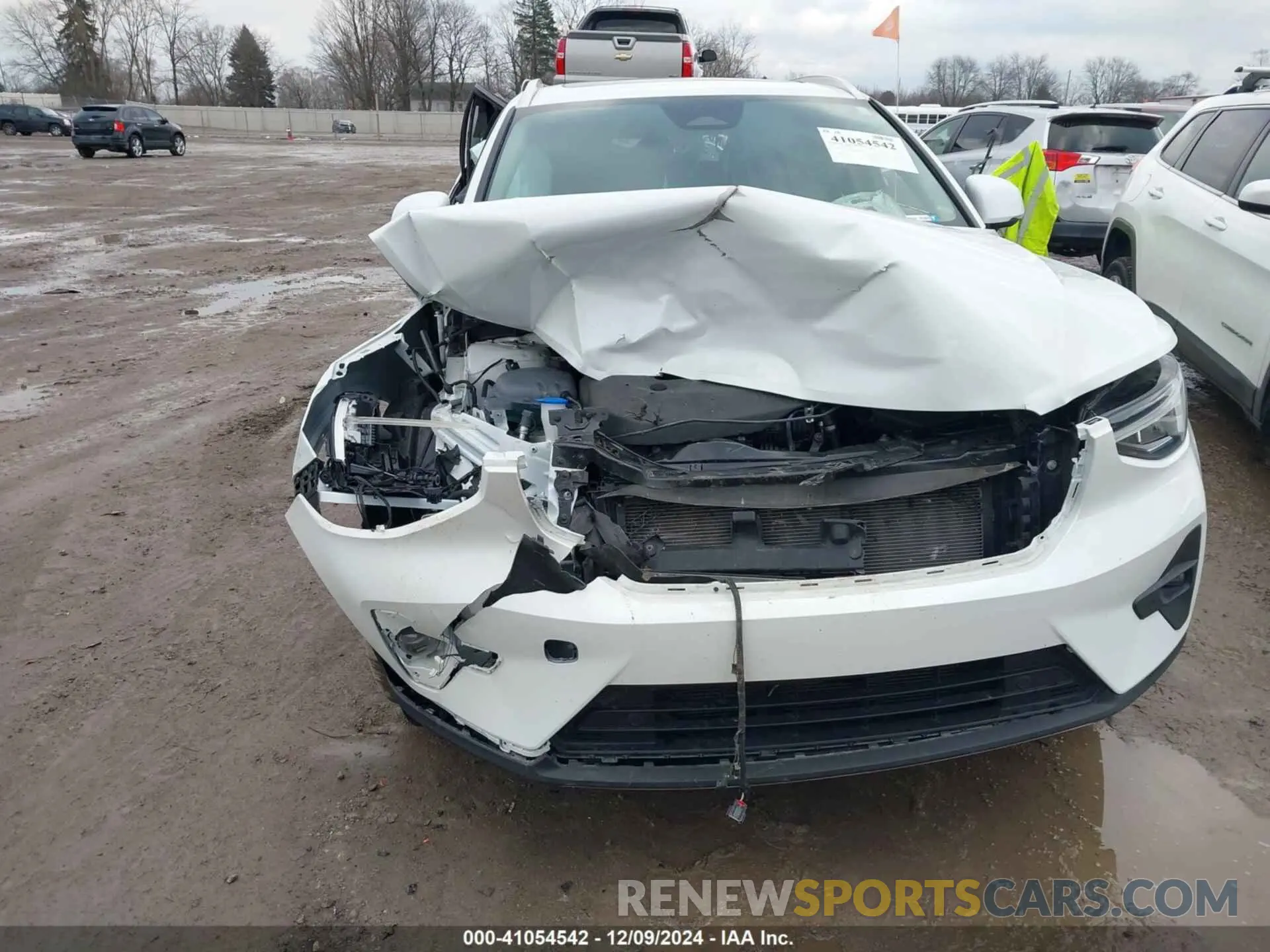 6 fotografías del automóvil dañado YV4L12UE5R2339783 VOLVO XC40 2024