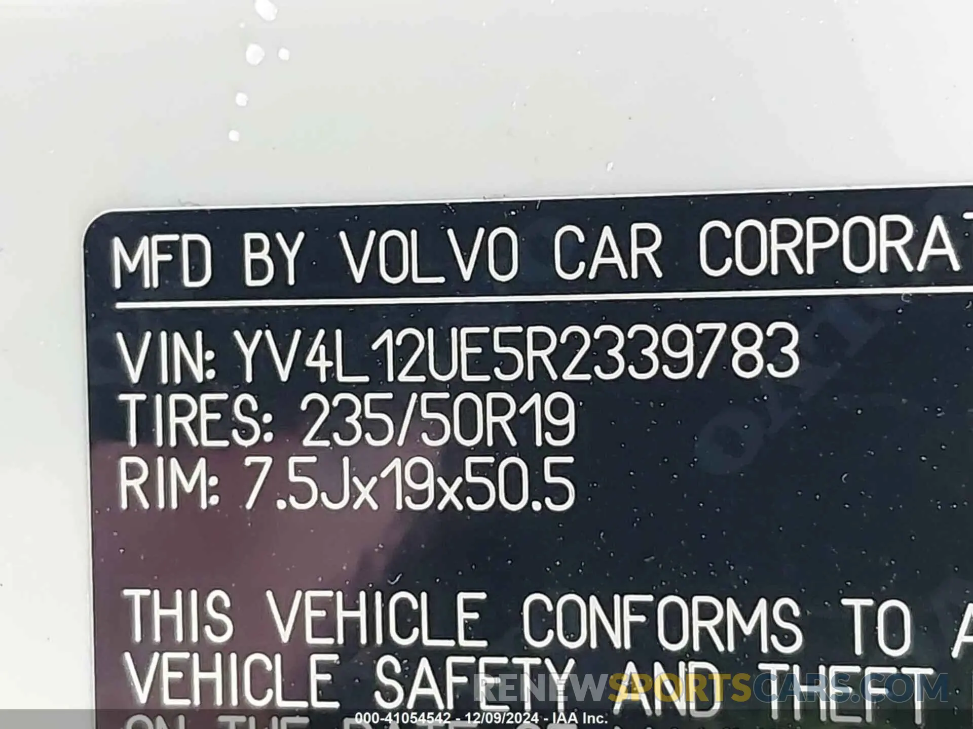 9 fotografías del automóvil dañado YV4L12UE5R2339783 VOLVO XC40 2024