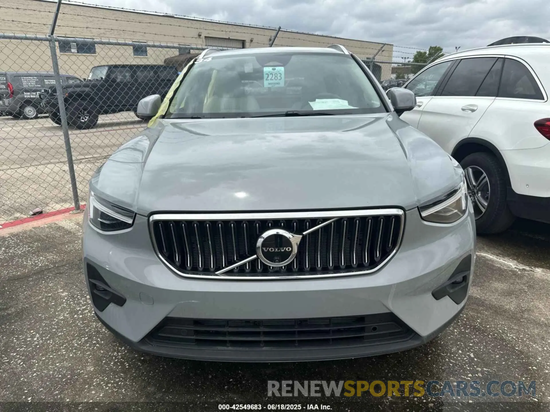 13 fotografías del automóvil dañado YV4L12UE6R2238137 VOLVO XC40 2024