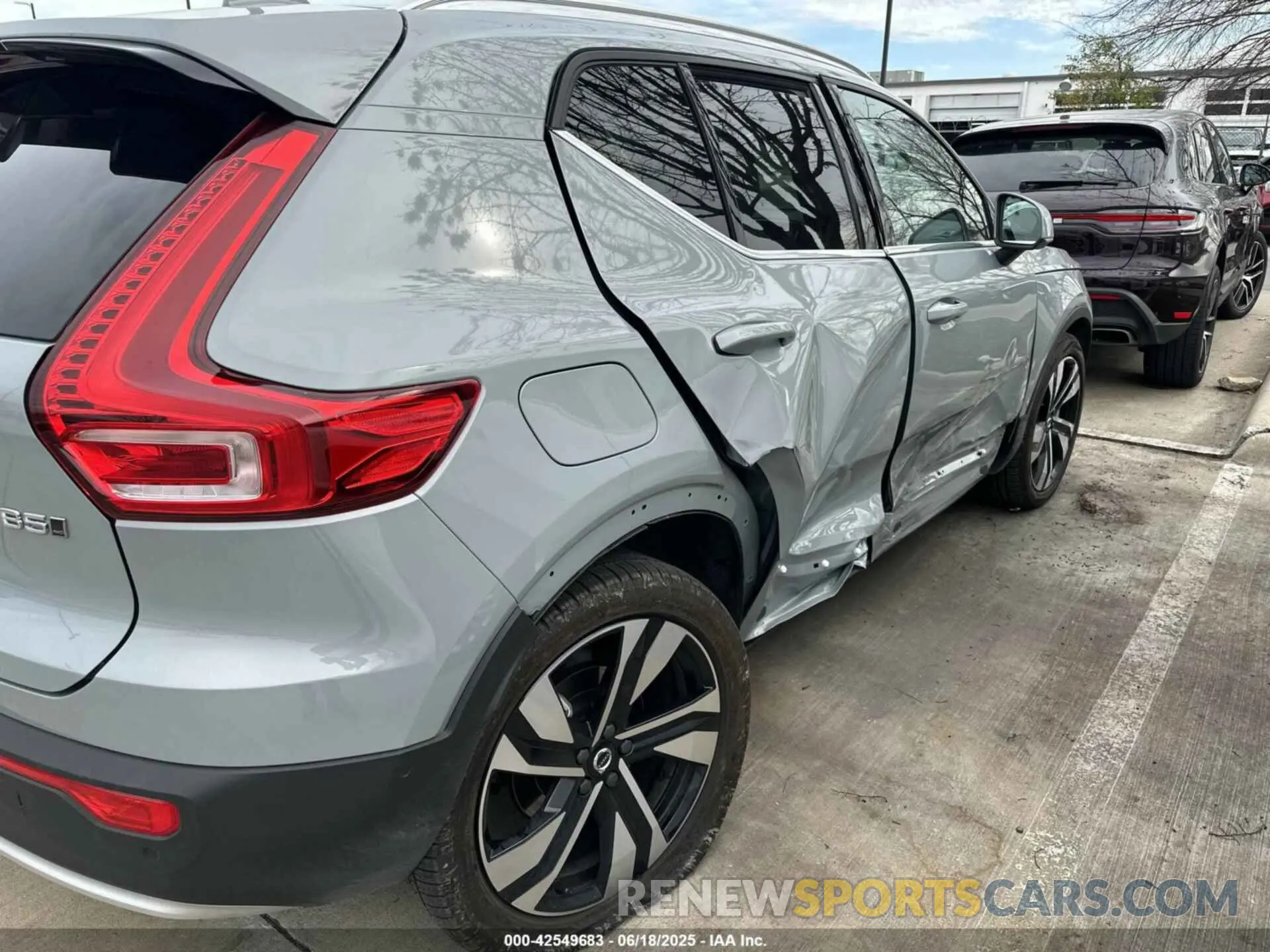 4 fotografías del automóvil dañado YV4L12UE6R2238137 VOLVO XC40 2024