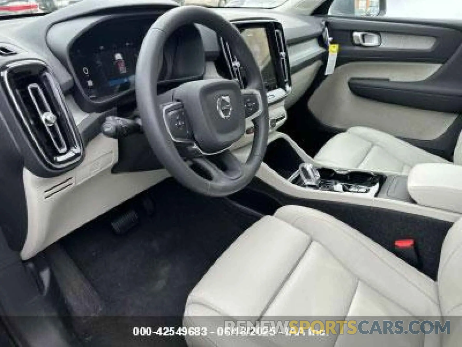 5 fotografías del automóvil dañado YV4L12UE6R2238137 VOLVO XC40 2024