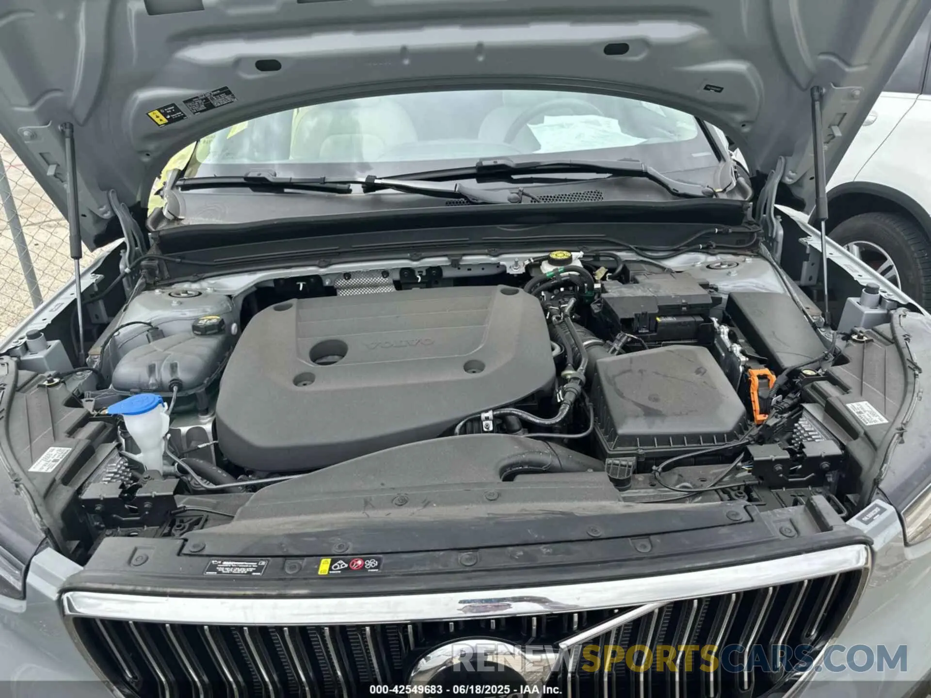 9 fotografías del automóvil dañado YV4L12UE6R2238137 VOLVO XC40 2024