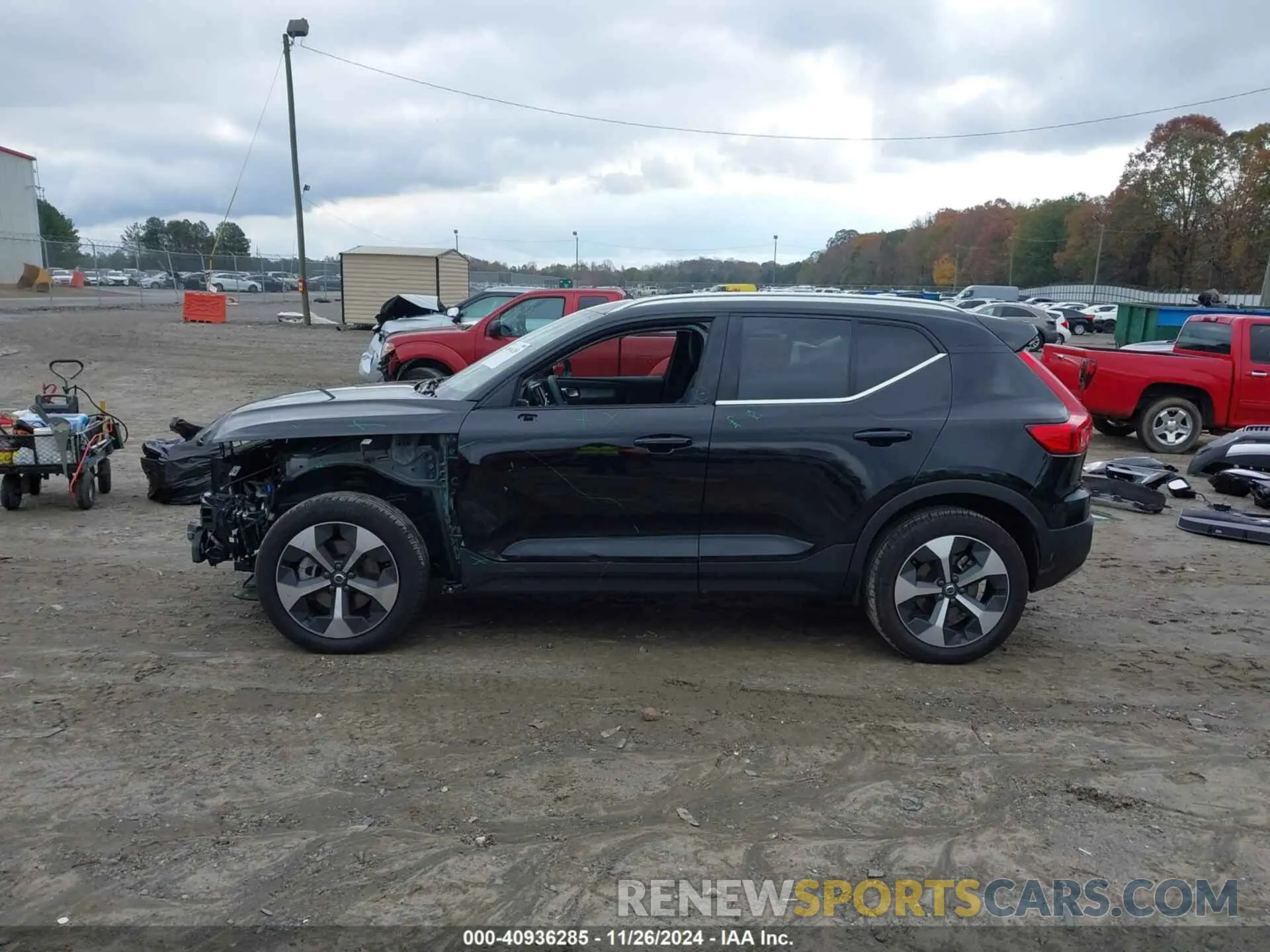 15 fotografías del automóvil dañado YV4L12UE9R2207612 VOLVO XC40 2024