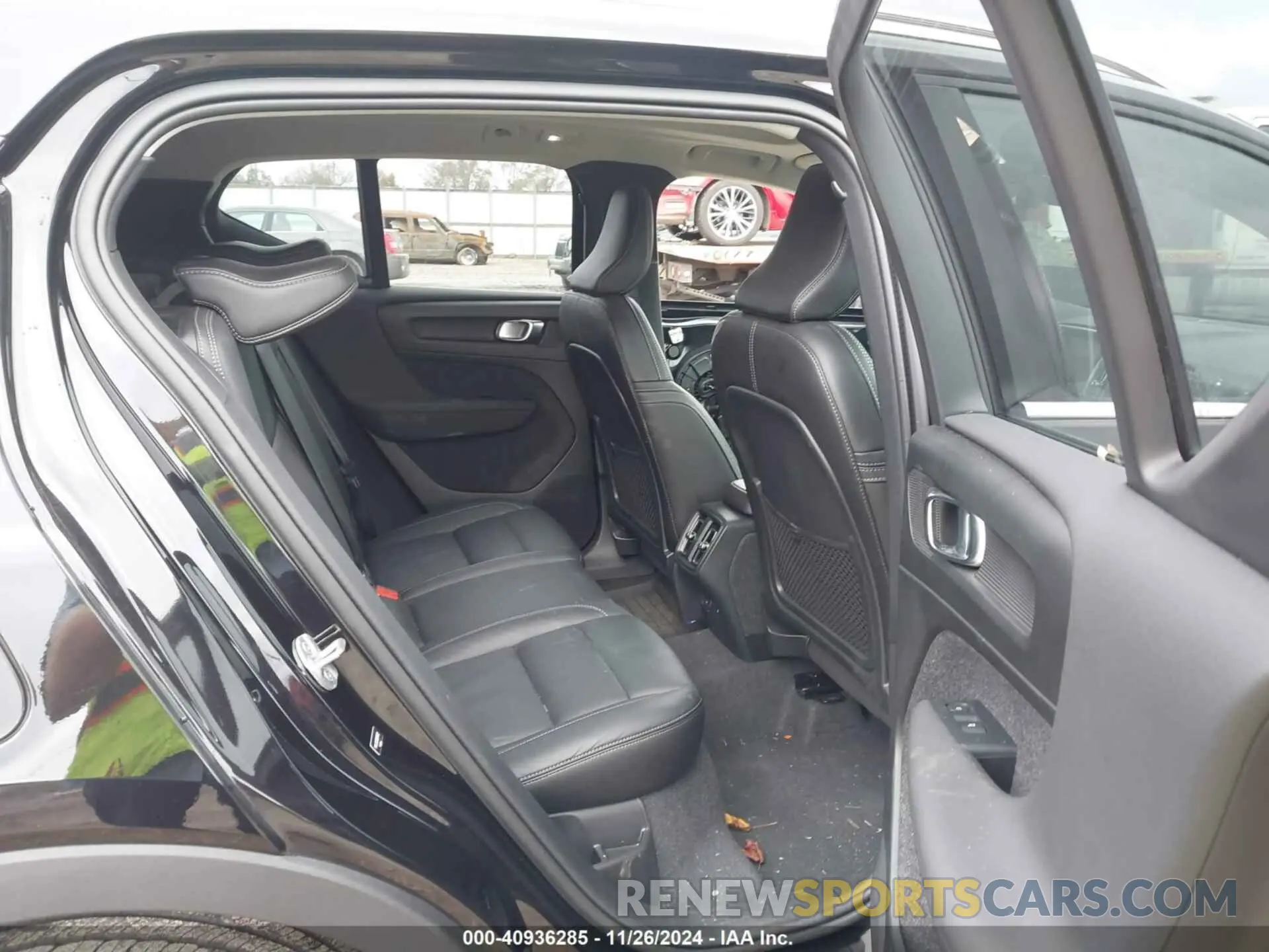 8 fotografías del automóvil dañado YV4L12UE9R2207612 VOLVO XC40 2024