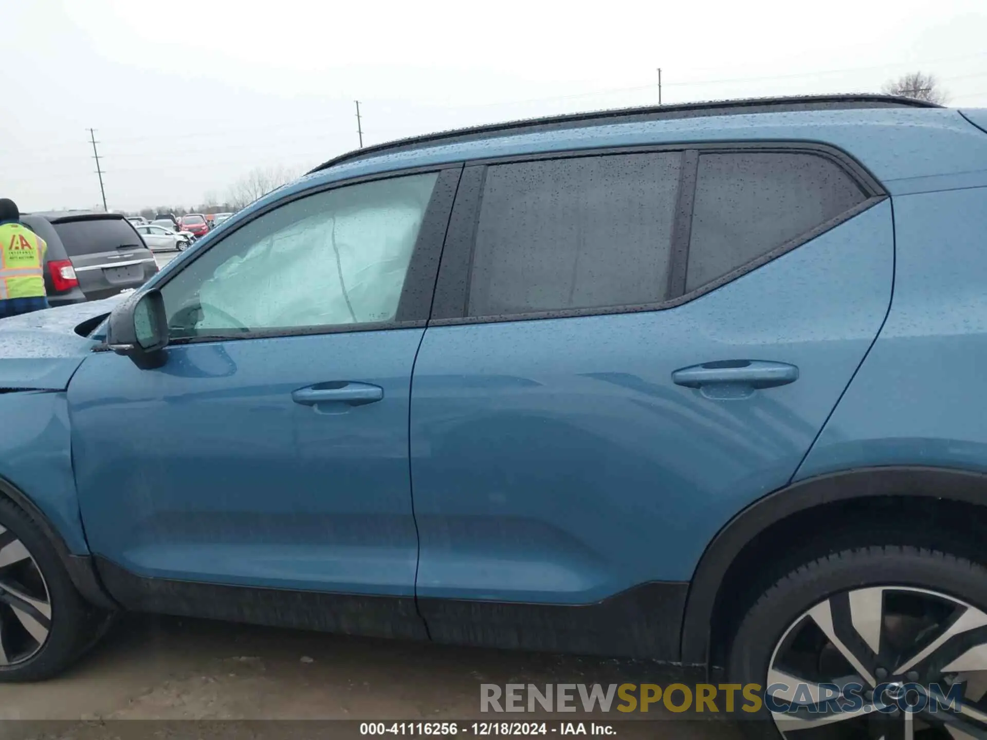 14 fotografías del automóvil dañado YV4L12UL2R2359133 VOLVO XC40 2024