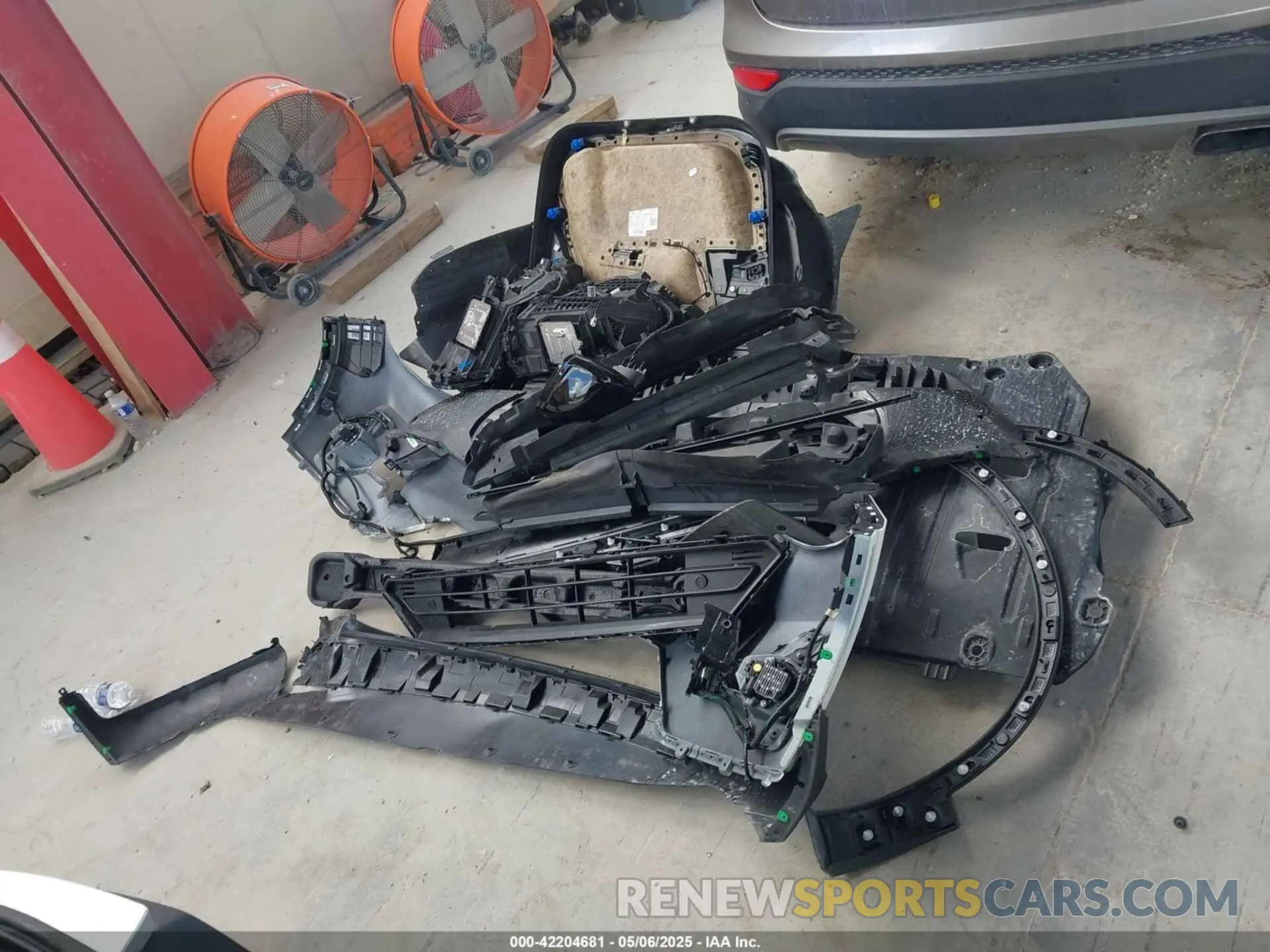 12 fotografías del automóvil dañado YV4L12UL7R2215271 VOLVO XC40 2024