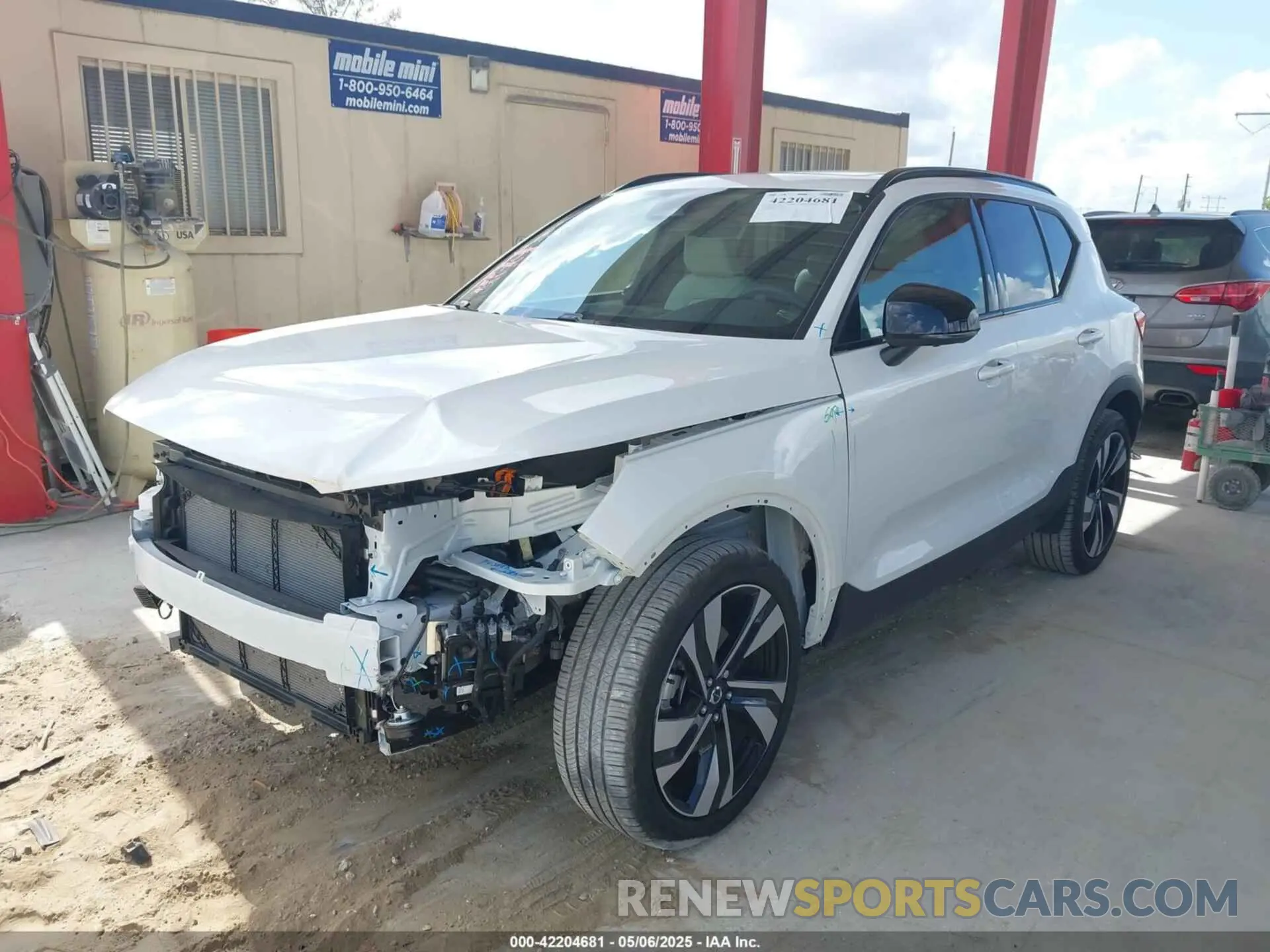 2 fotografías del automóvil dañado YV4L12UL7R2215271 VOLVO XC40 2024