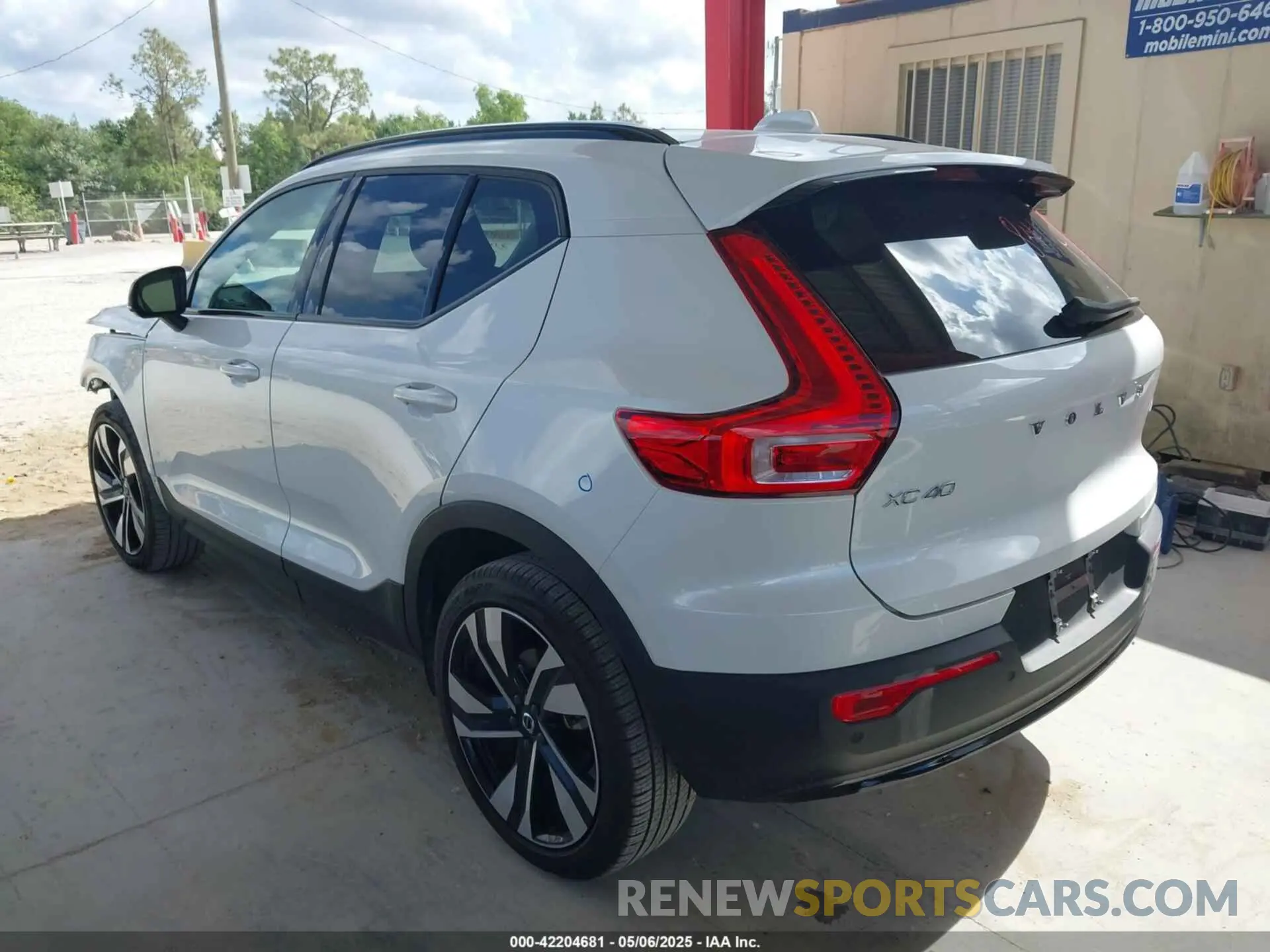 3 fotografías del automóvil dañado YV4L12UL7R2215271 VOLVO XC40 2024