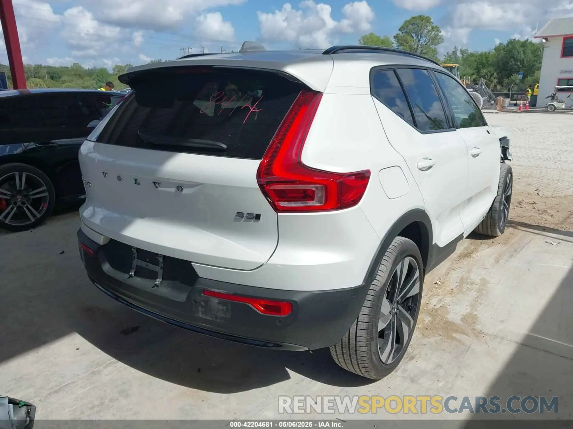 4 fotografías del automóvil dañado YV4L12UL7R2215271 VOLVO XC40 2024