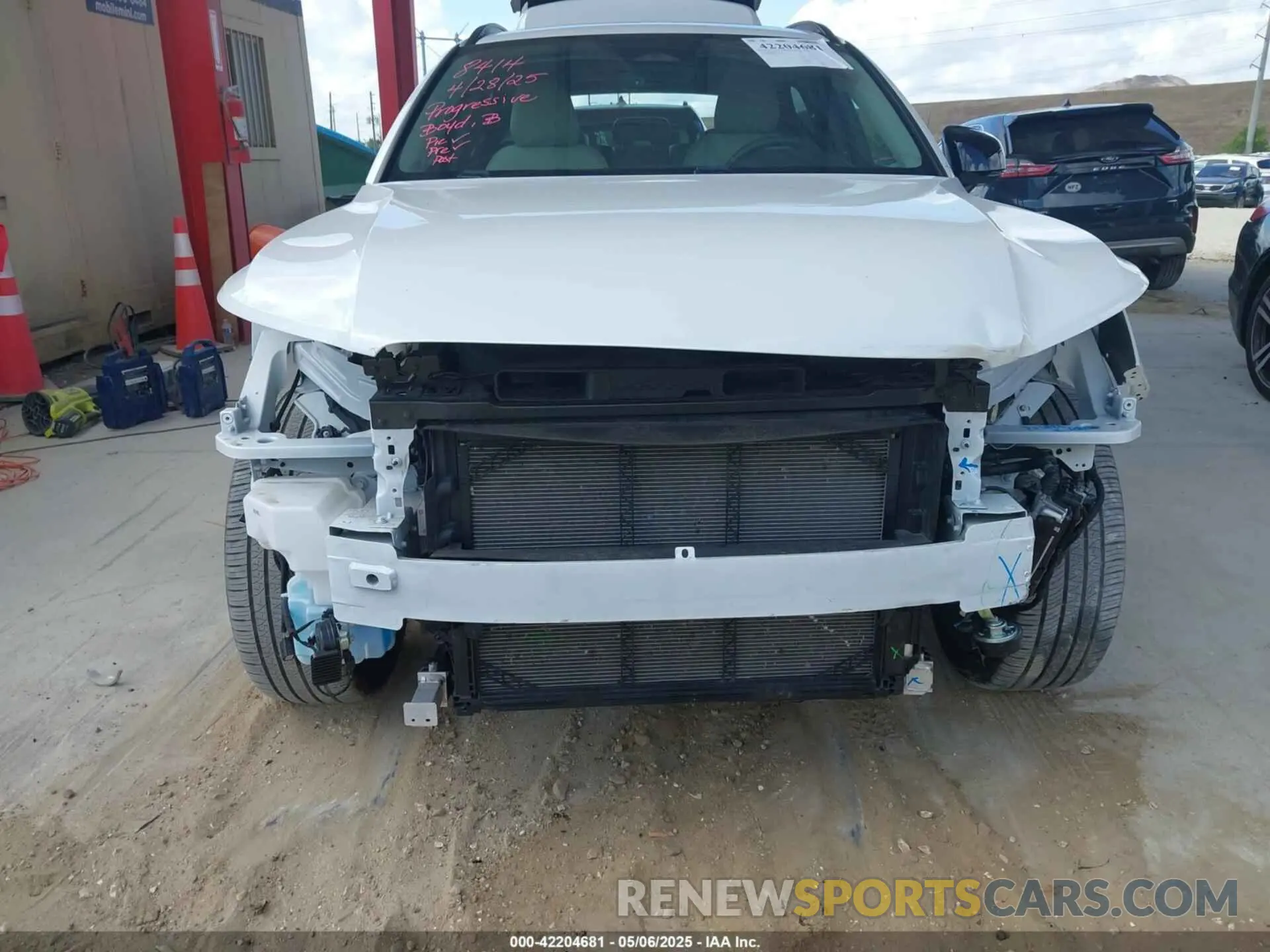 6 fotografías del automóvil dañado YV4L12UL7R2215271 VOLVO XC40 2024