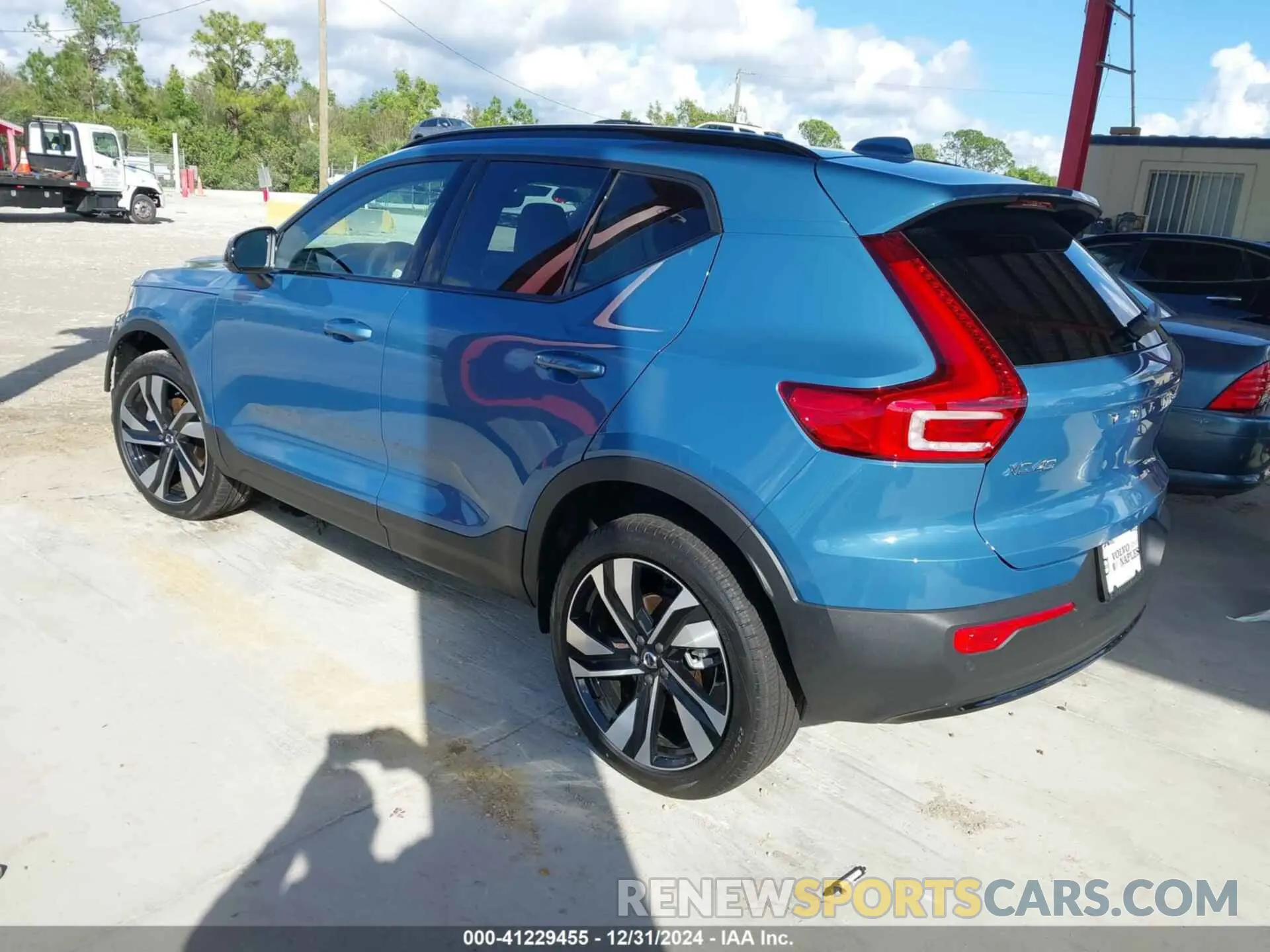 3 fotografías del automóvil dañado YV4L12UC2S2492870 VOLVO XC40 2025