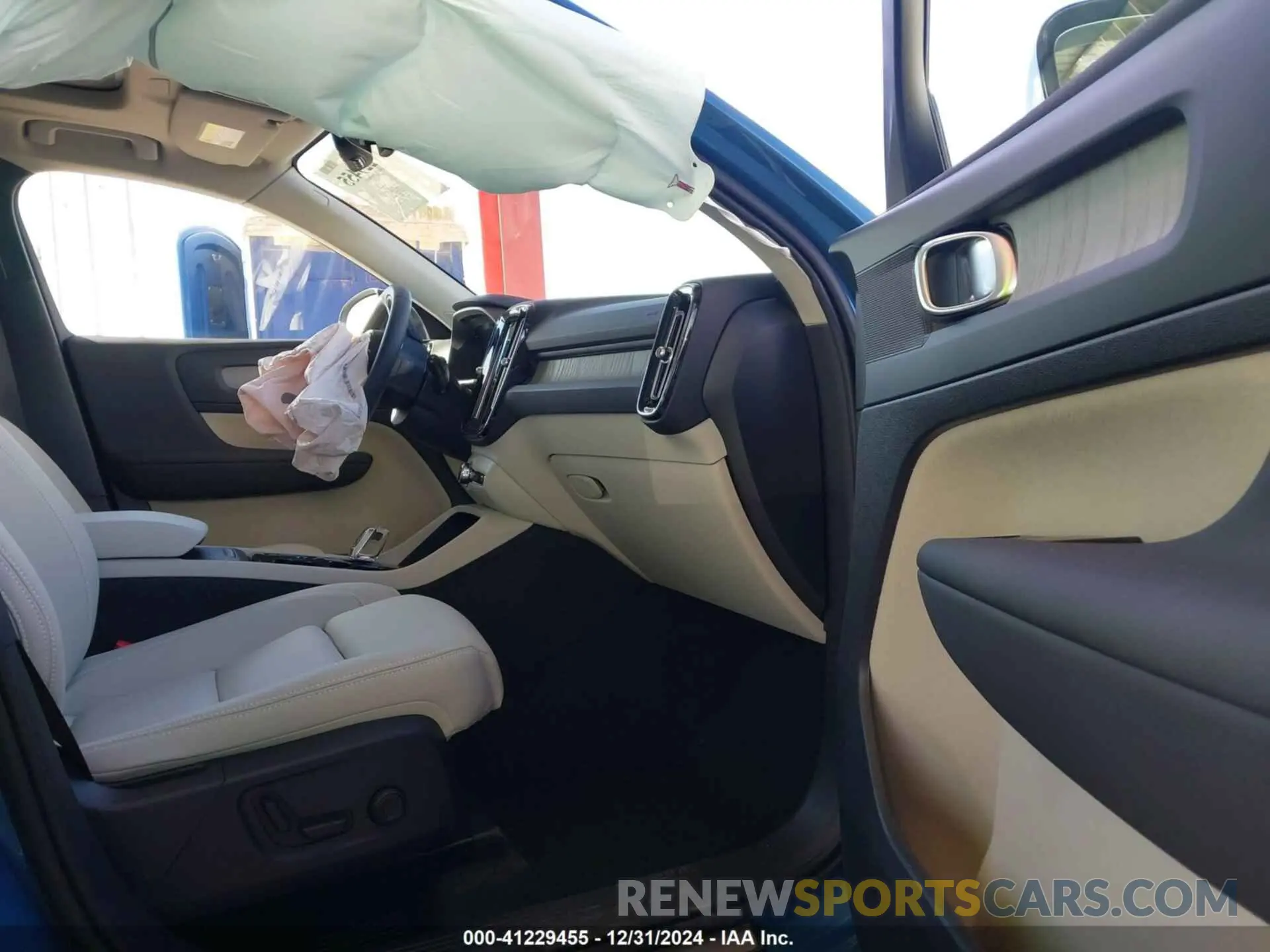 5 fotografías del automóvil dañado YV4L12UC2S2492870 VOLVO XC40 2025