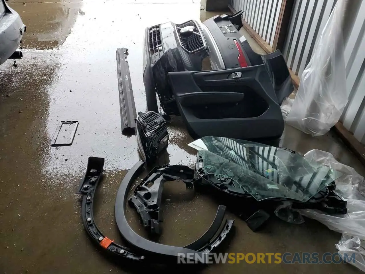 13 fotografías del automóvil dañado YV4L12UK1P2951000 VOLVO XC40 CORE 2023