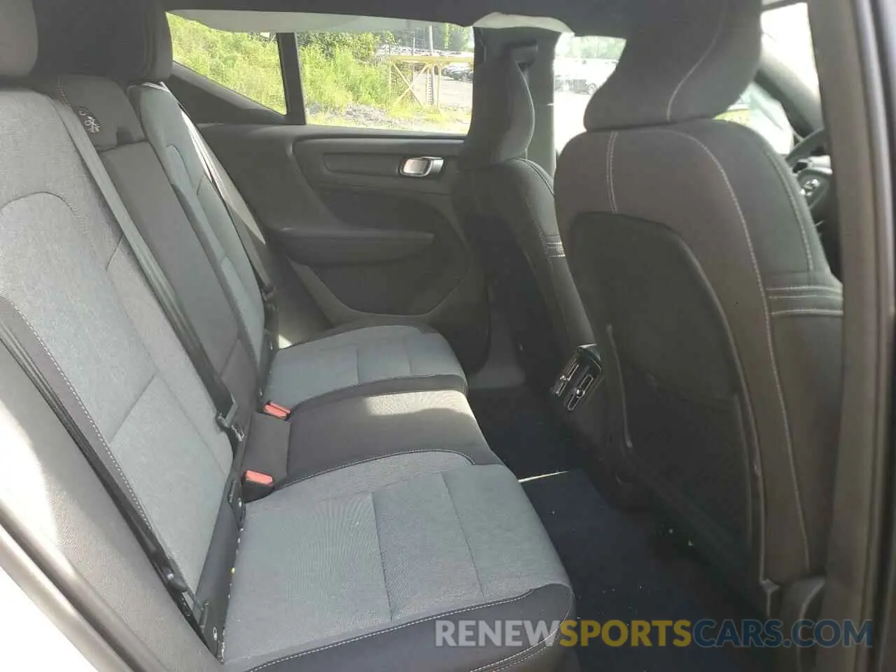 11 fotografías del automóvil dañado YV4L12UK0R2238897 VOLVO XC40 CORE 2024