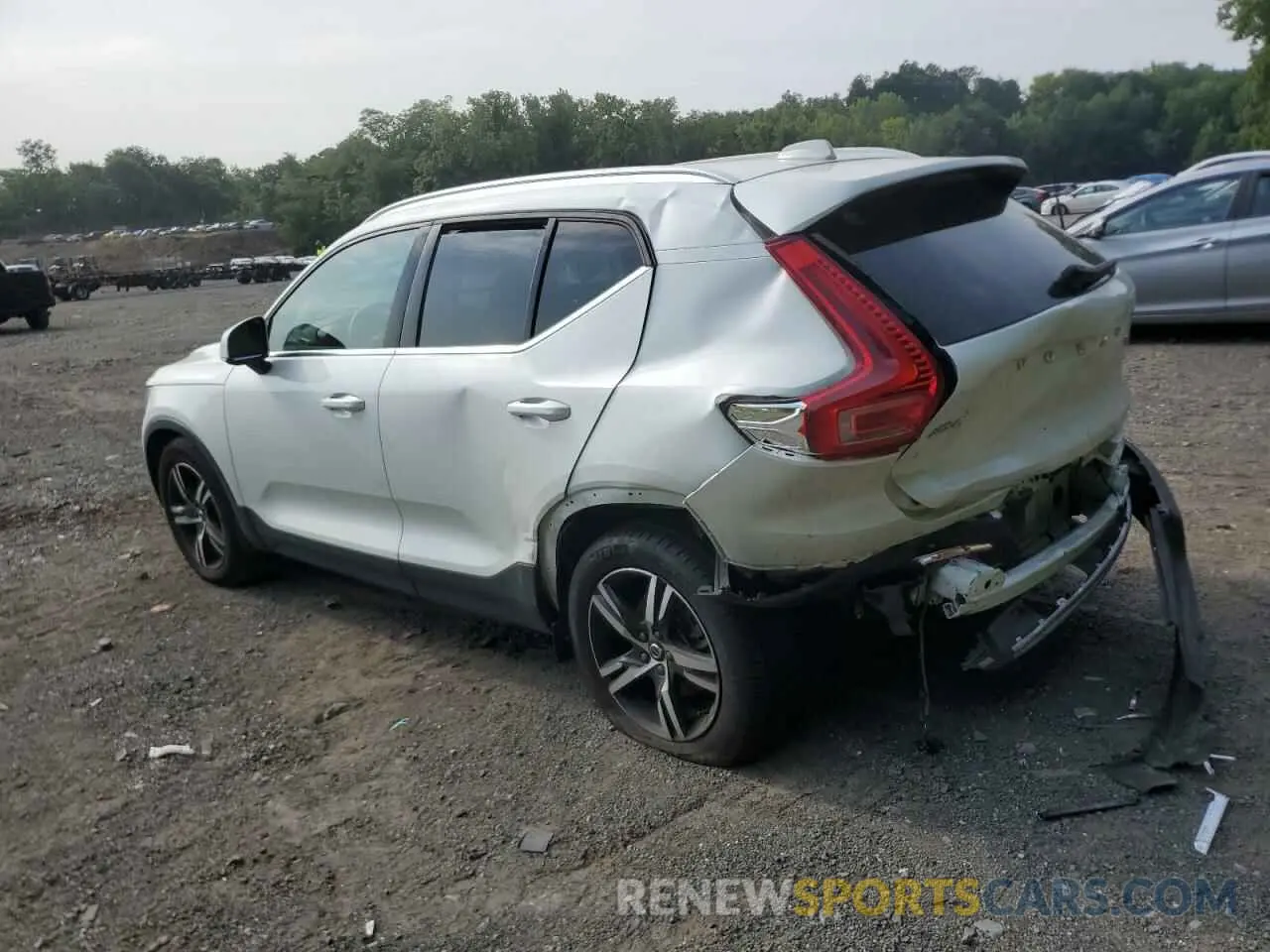 2 fotografías del automóvil dañado YV4L12UK0R2238897 VOLVO XC40 CORE 2024