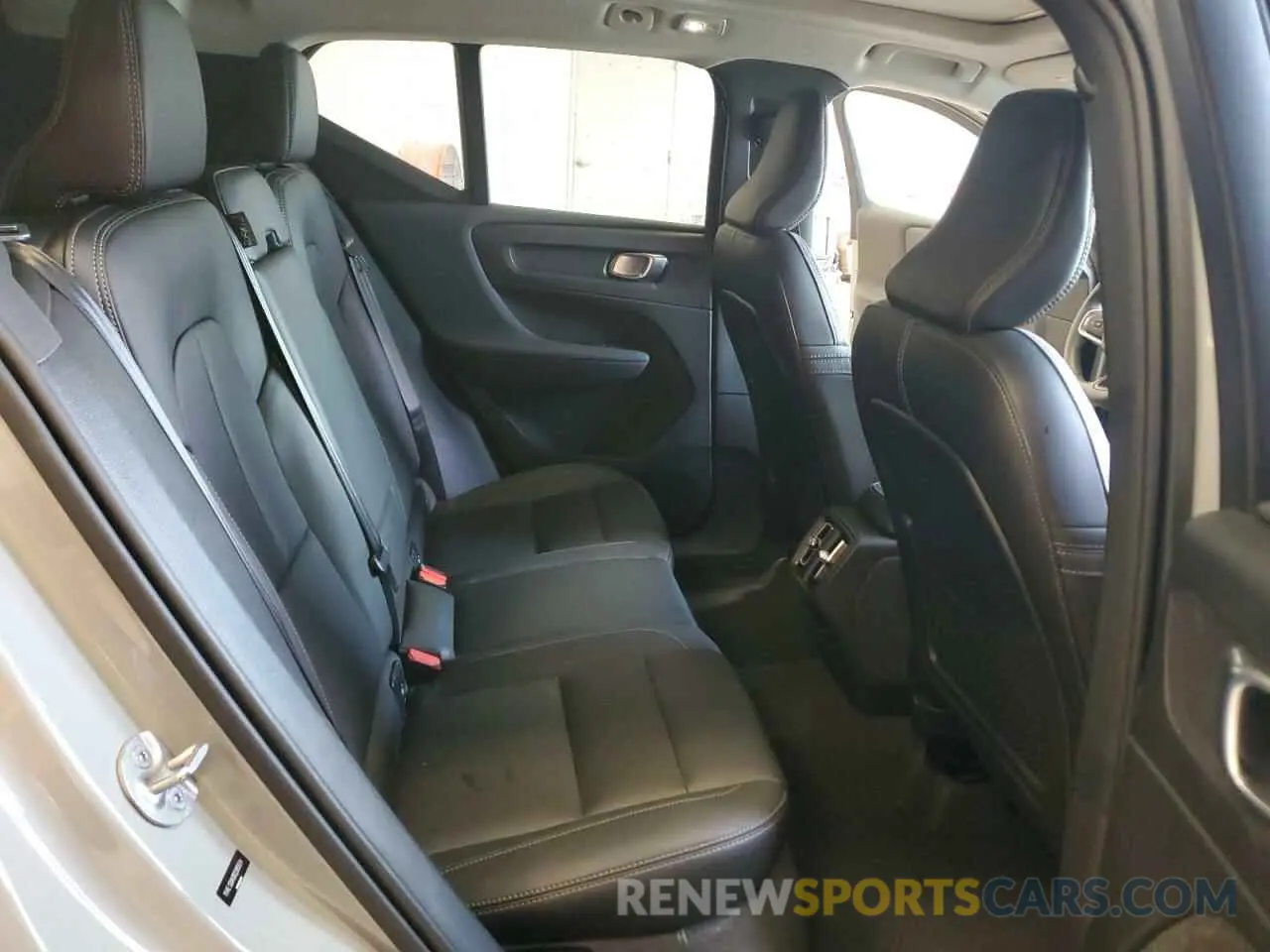10 fotografías del automóvil dañado YV4L12UK0R2285024 VOLVO XC40 CORE 2024
