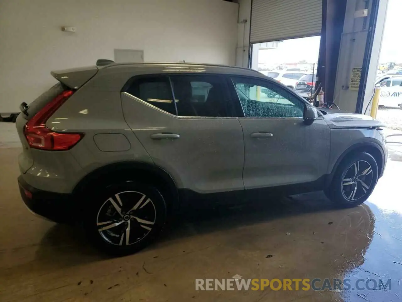 3 fotografías del automóvil dañado YV4L12UK0R2285024 VOLVO XC40 CORE 2024