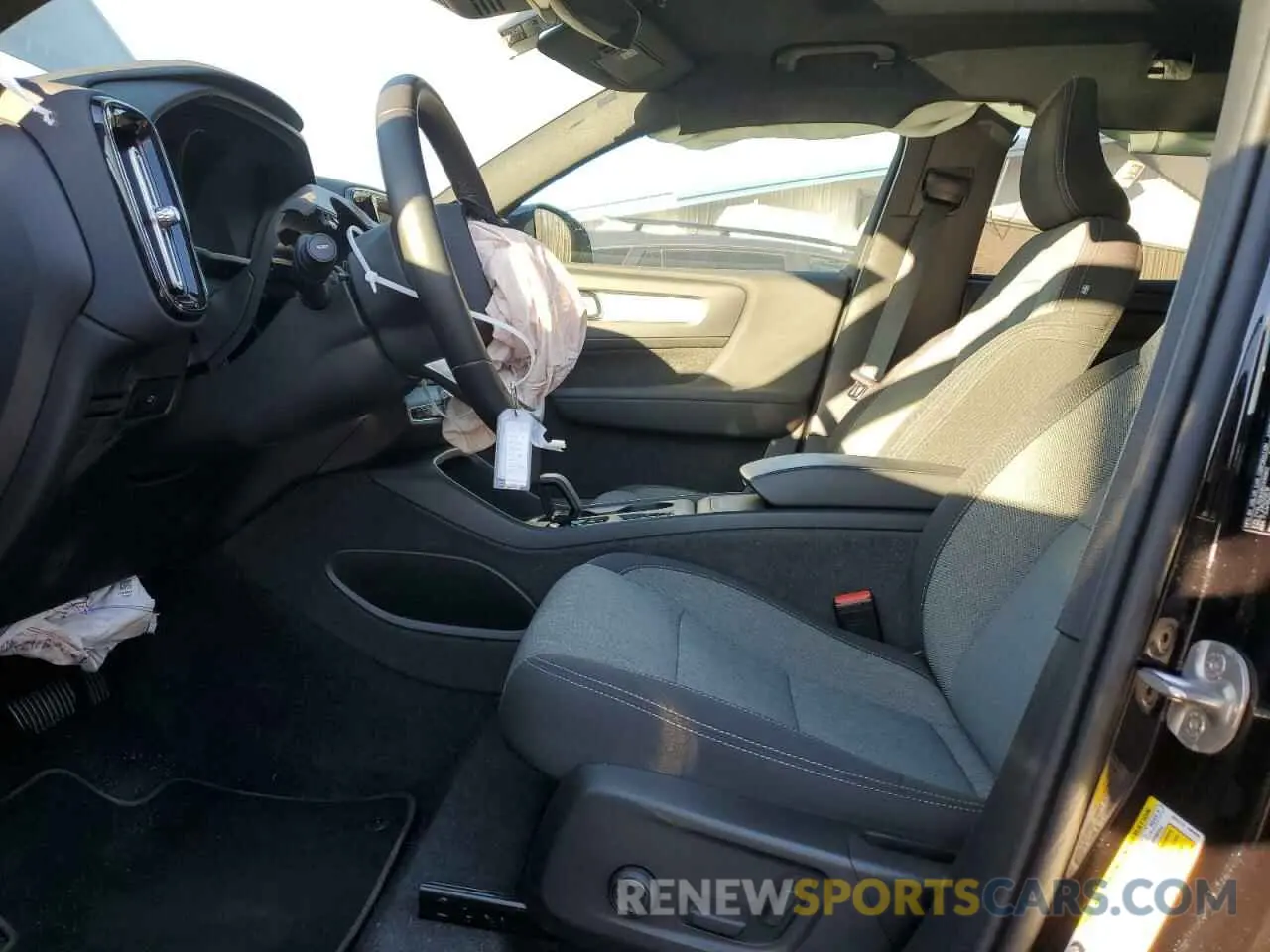 7 fotografías del automóvil dañado YV4L12UK0R2336862 VOLVO XC40 CORE 2024