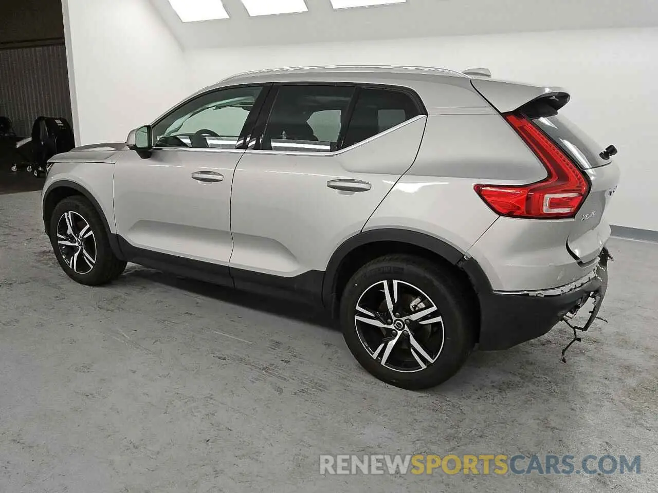 2 fotografías del automóvil dañado YV4L12UK0R2343309 VOLVO XC40 CORE 2024