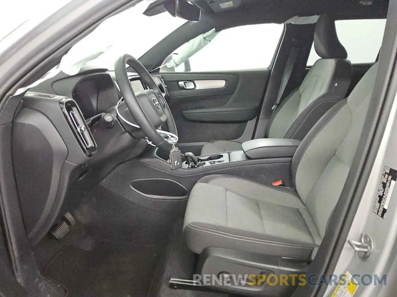 7 fotografías del automóvil dañado YV4L12UK0R2343309 VOLVO XC40 CORE 2024