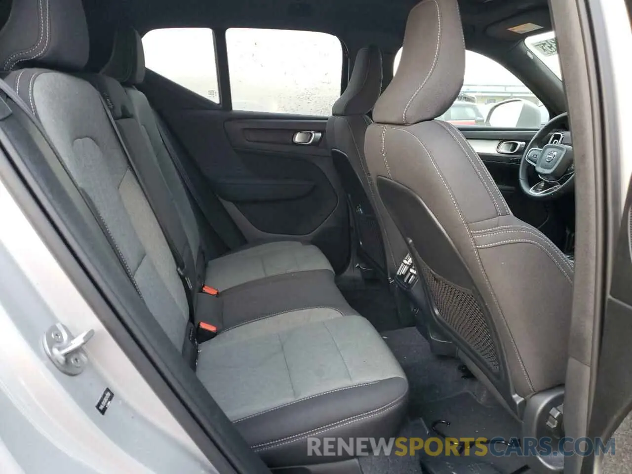 11 fotografías del automóvil dañado YV4L12UK3R2343188 VOLVO XC40 CORE 2024