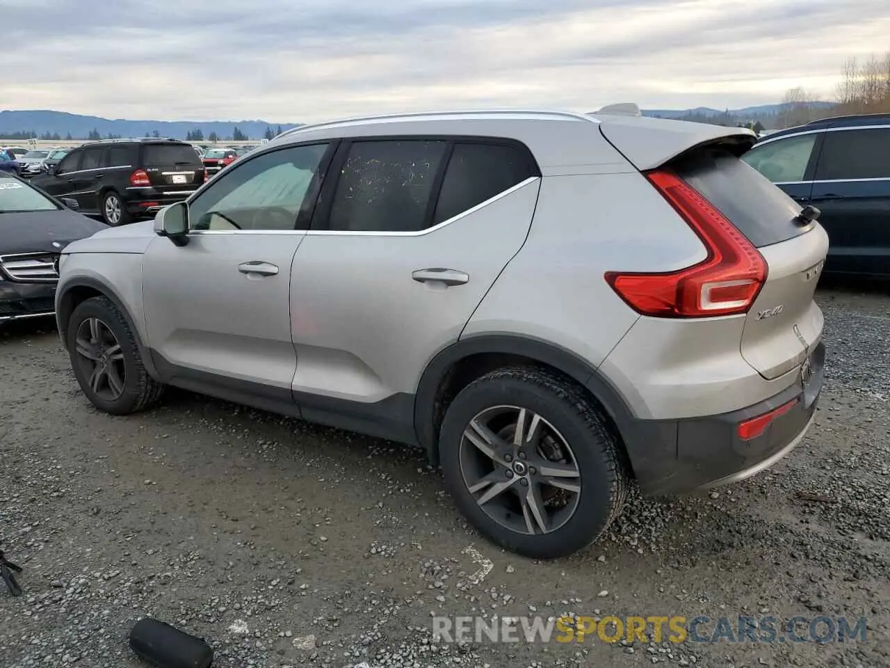 2 fotografías del automóvil dañado YV4L12UK3R2343188 VOLVO XC40 CORE 2024