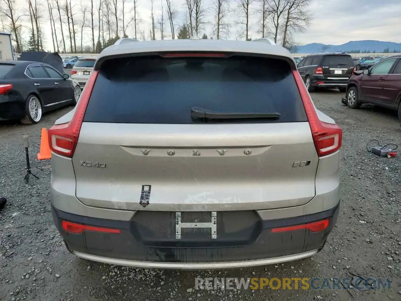6 fotografías del automóvil dañado YV4L12UK3R2343188 VOLVO XC40 CORE 2024