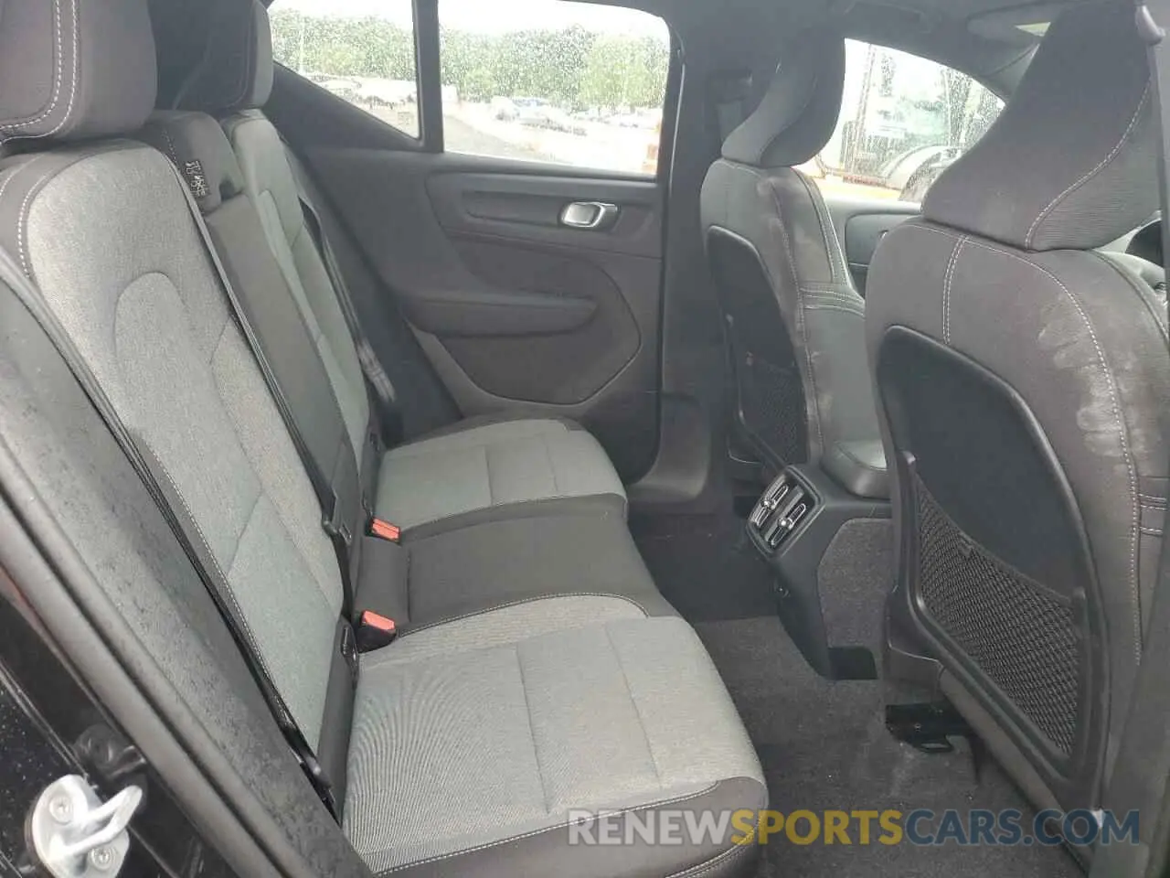 11 fotografías del automóvil dañado YV4L12UK9R2335998 VOLVO XC40 CORE 2024