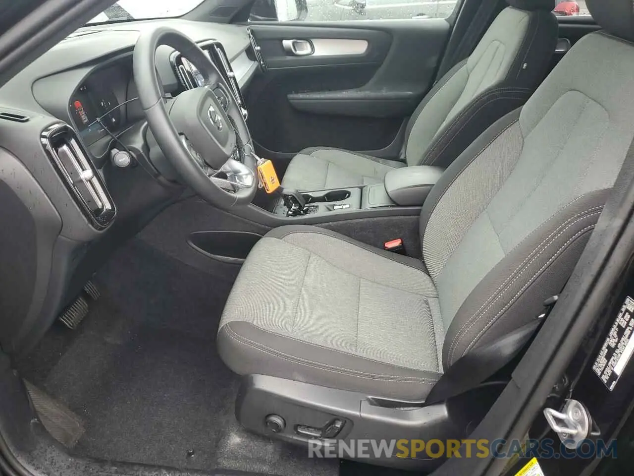 7 fotografías del automóvil dañado YV4L12UK9R2335998 VOLVO XC40 CORE 2024
