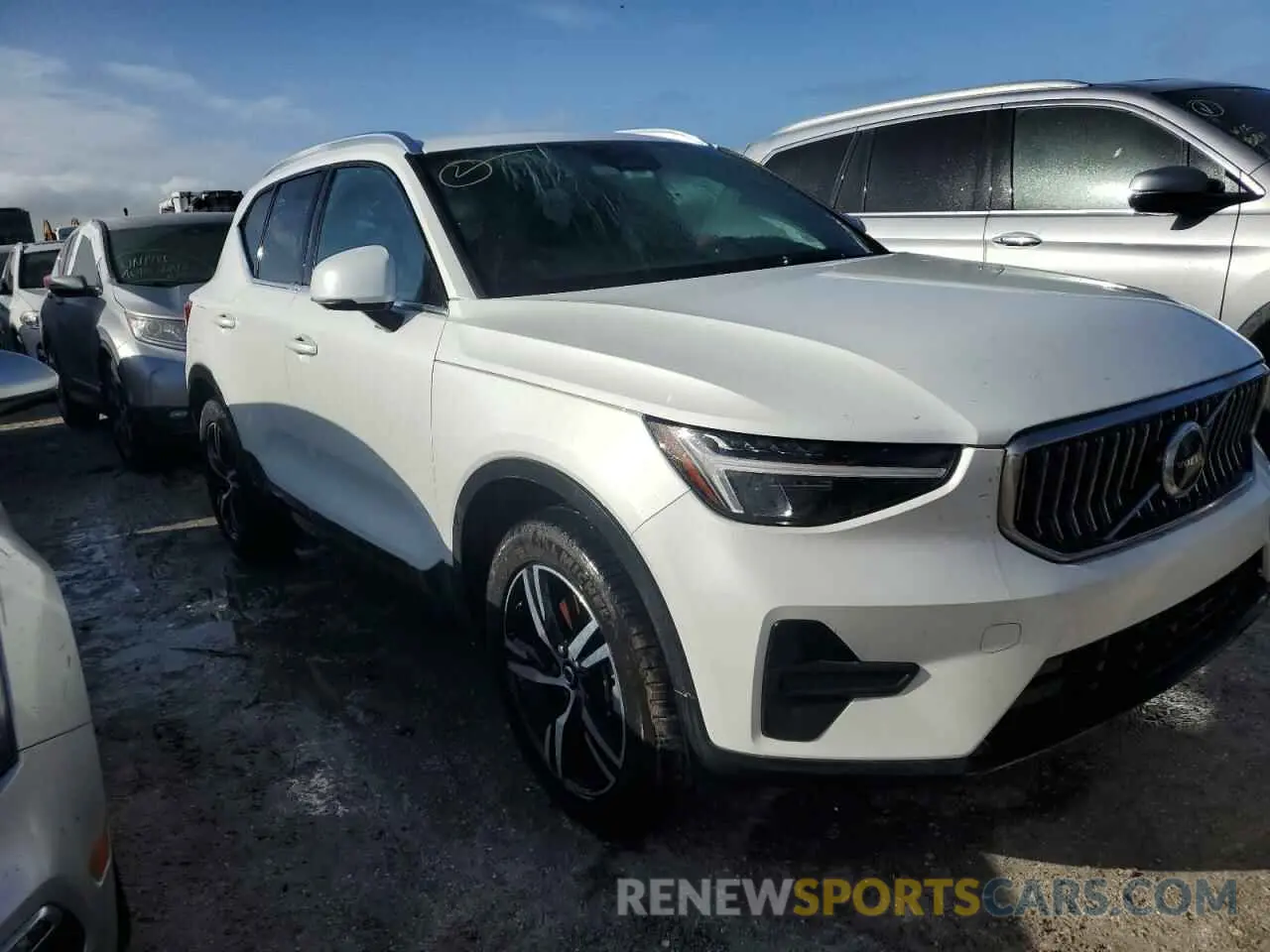 4 fotografías del automóvil dañado YV4L12UJ3S2450867 VOLVO XC40 CORE 2025