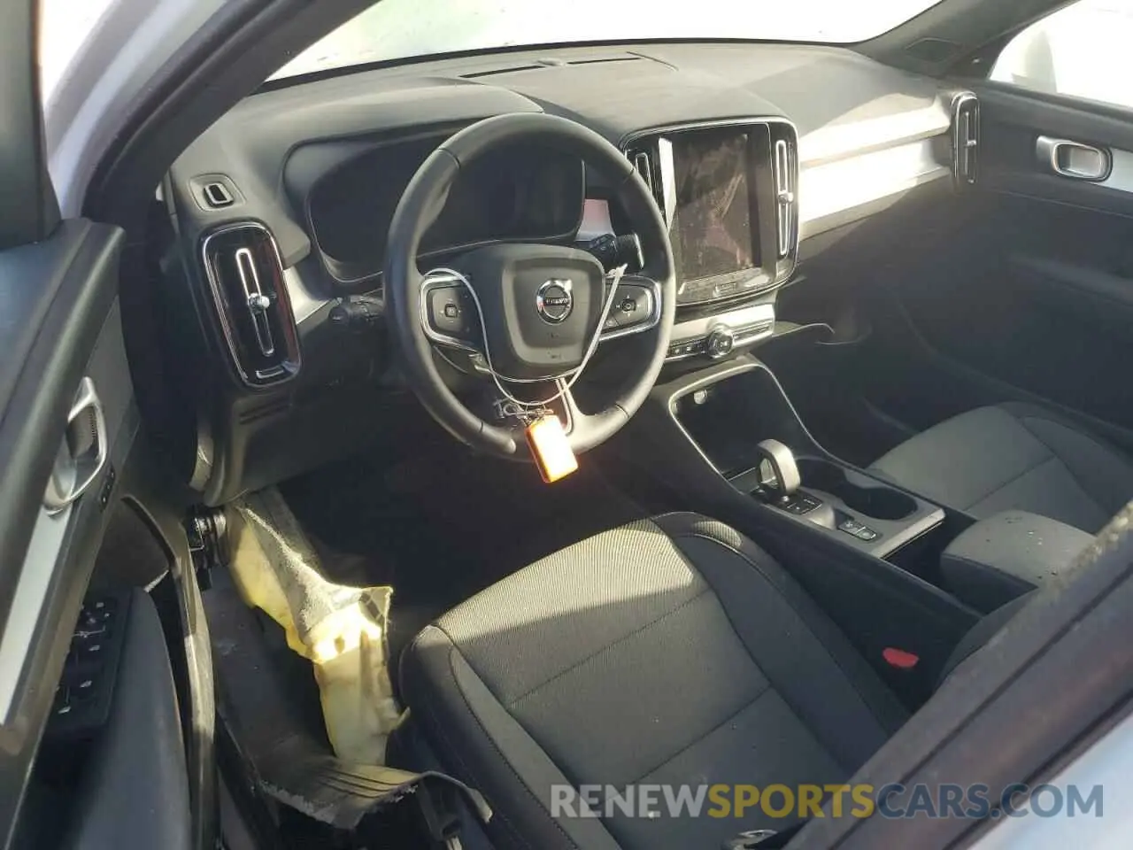 8 fotografías del automóvil dañado YV4L12UJ3S2450867 VOLVO XC40 CORE 2025