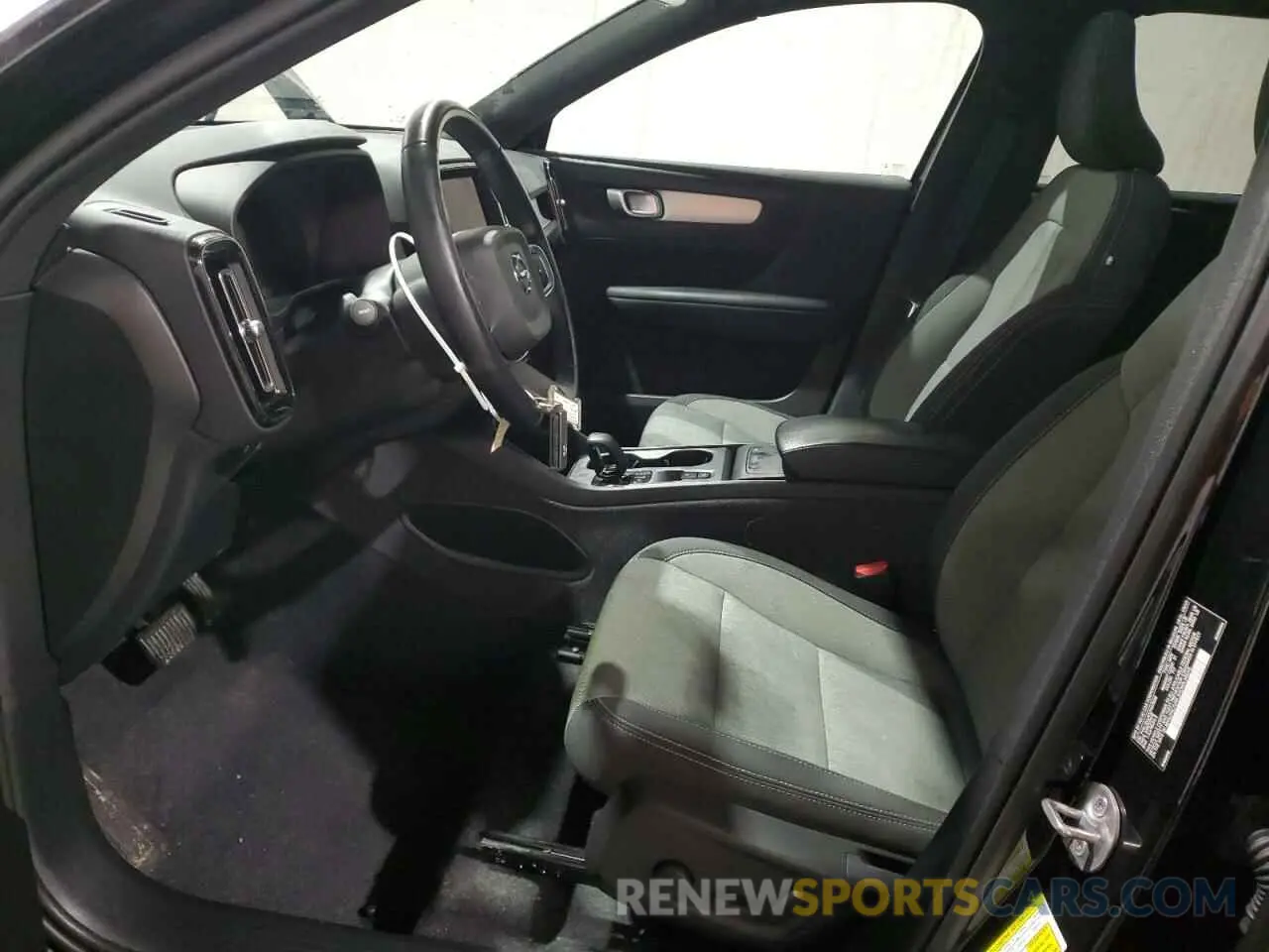 7 fotografías del automóvil dañado YV4L12UJ4S2467838 VOLVO XC40 CORE 2025