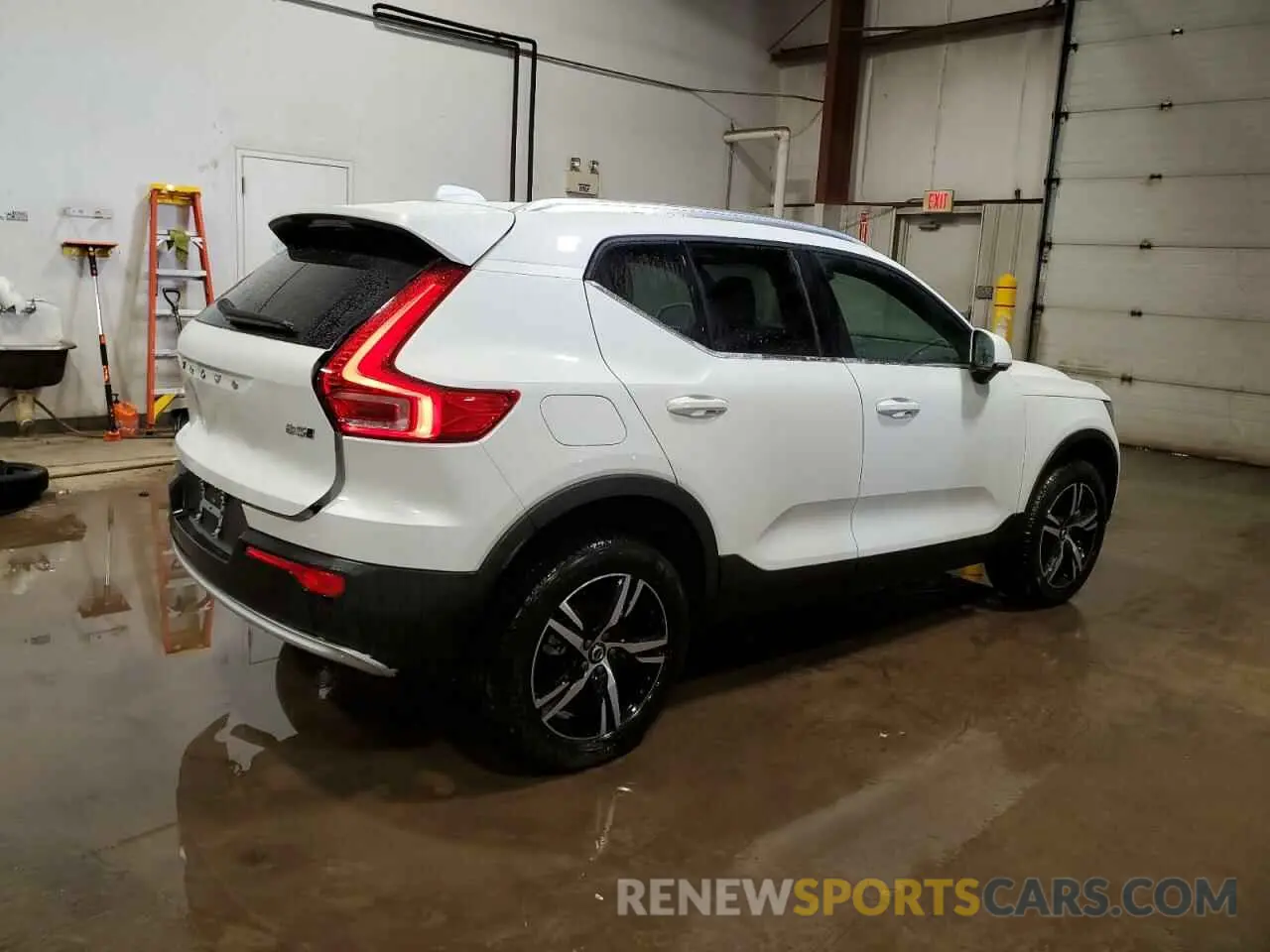 3 fotografías del automóvil dañado YV4L12UJ4S2520845 VOLVO XC40 CORE 2025
