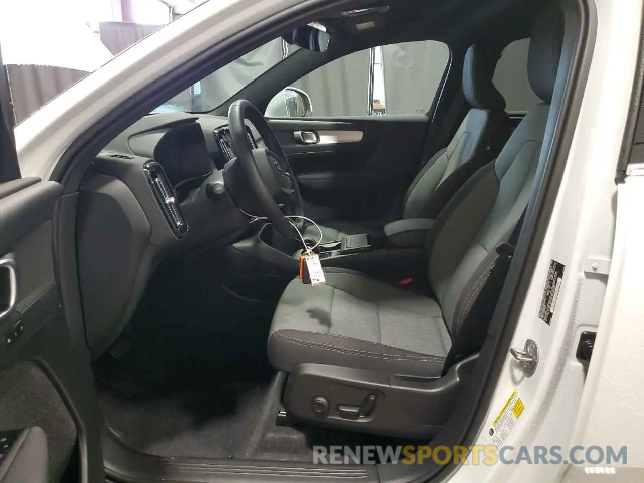 7 fotografías del automóvil dañado YV4L12UJ4S2520845 VOLVO XC40 CORE 2025