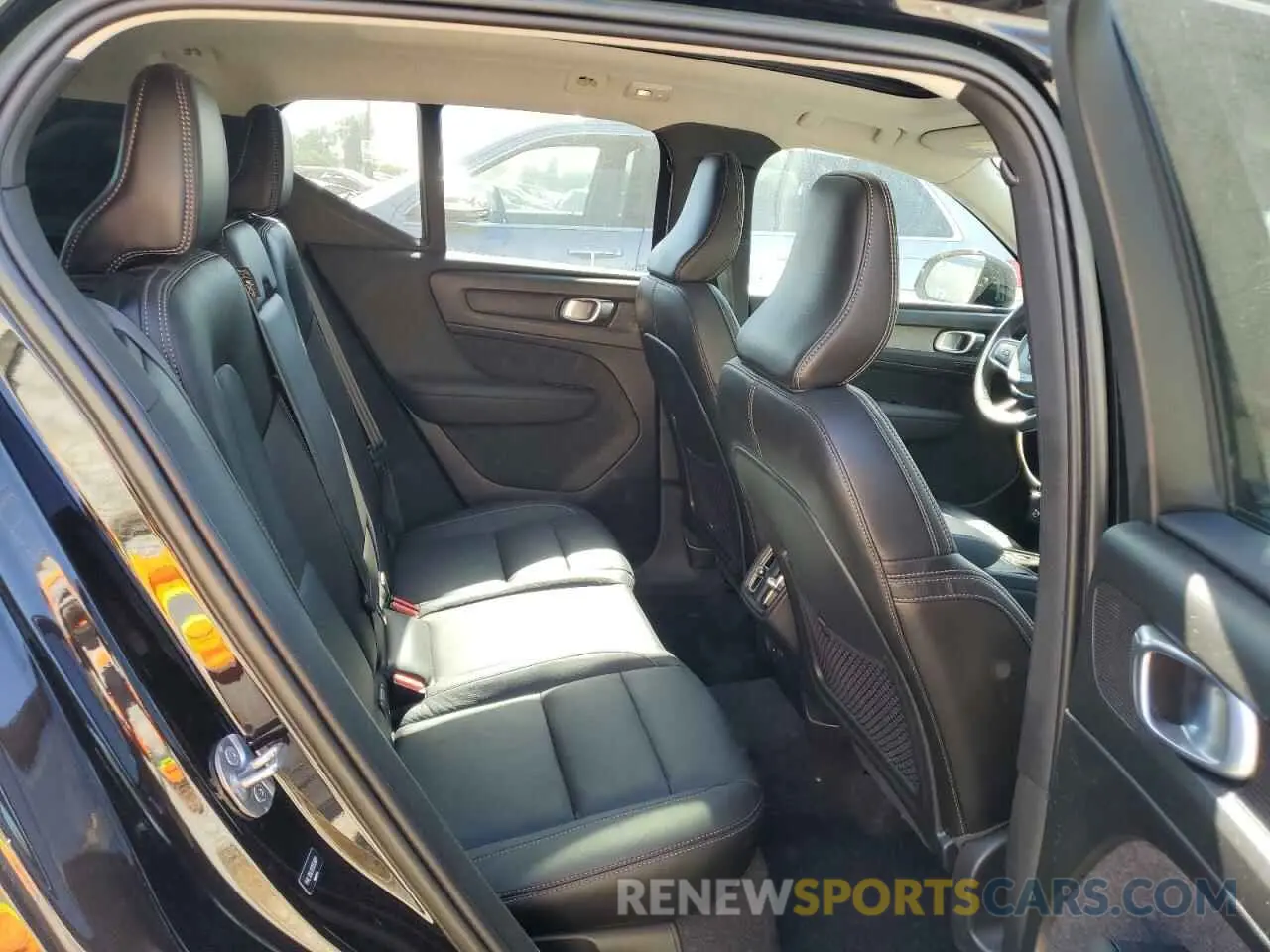 11 fotografías del automóvil dañado YV4L12UL0P2052668 VOLVO XC40 PLUS 2023